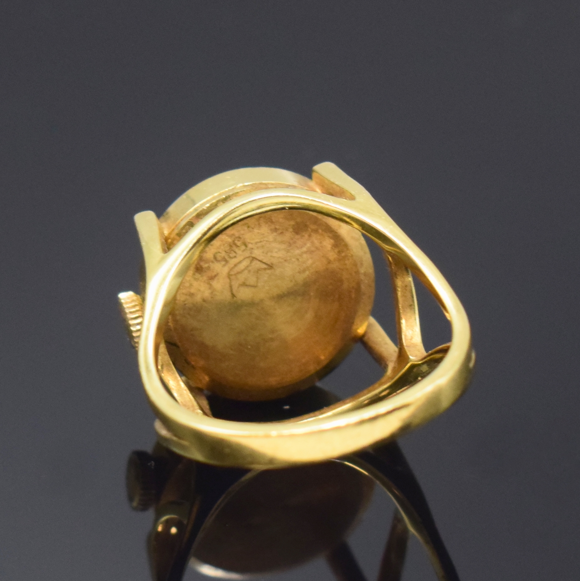 Detail c: ARCTOS Ringuhr in GG 585/000, Schweiz / Deutschland um 1965, Handaufzug, rundes Geh. m. aufgedr. Boden, an 4 Punkten auf Ring gelötet, silb. ...