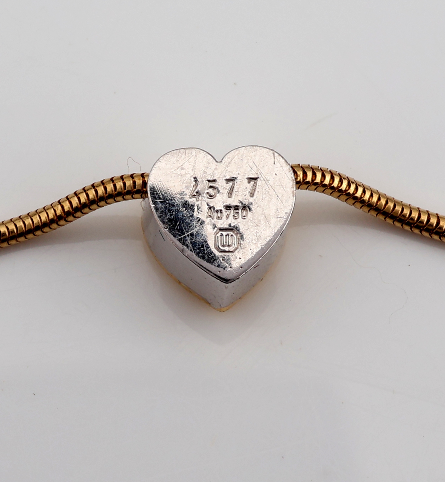 Detail c: 18 kt Gold WEMPE Diamant-Anhänger, GG/WG 750/000, Diamant-Herz ca. 0.40 ct light yellow/si, an 18 kt Gold Schlangenkette, GG 750/000, L ca. 42 cm, ...