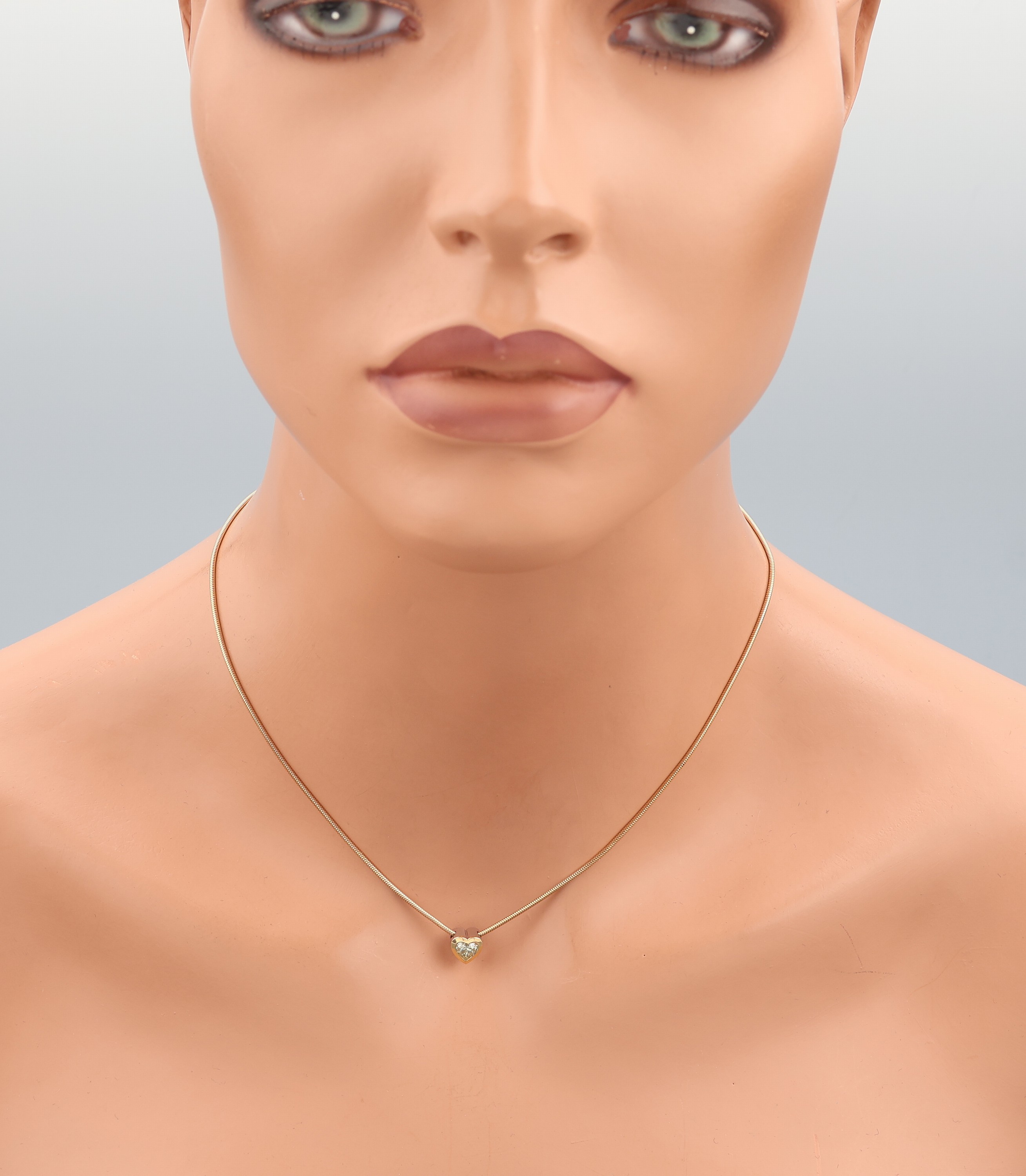 Detail e: 18 kt Gold WEMPE Diamant-Anhänger, GG/WG 750/000, Diamant-Herz ca. 0.40 ct light yellow/si, an 18 kt Gold Schlangenkette, GG 750/000, L ca. 42 cm, ...