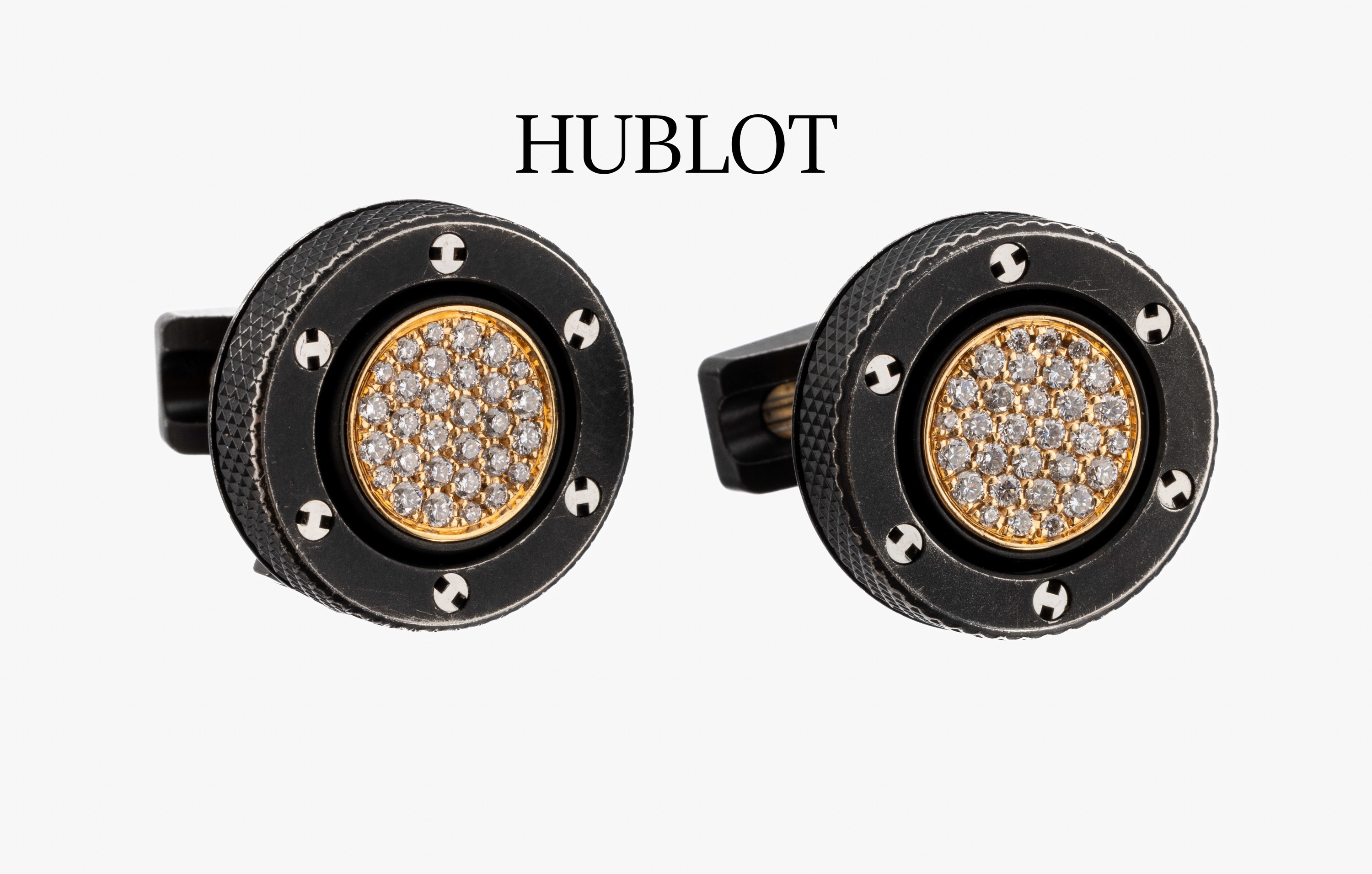 Paar 18 kt Gold und Titan HUBLOT Brillant-Manschettenknöpfe, Modell Bing Bang, Wendemanschetten, GG 750/000 und Titan, 30 Brillanten zus. ca. 0.88 ...