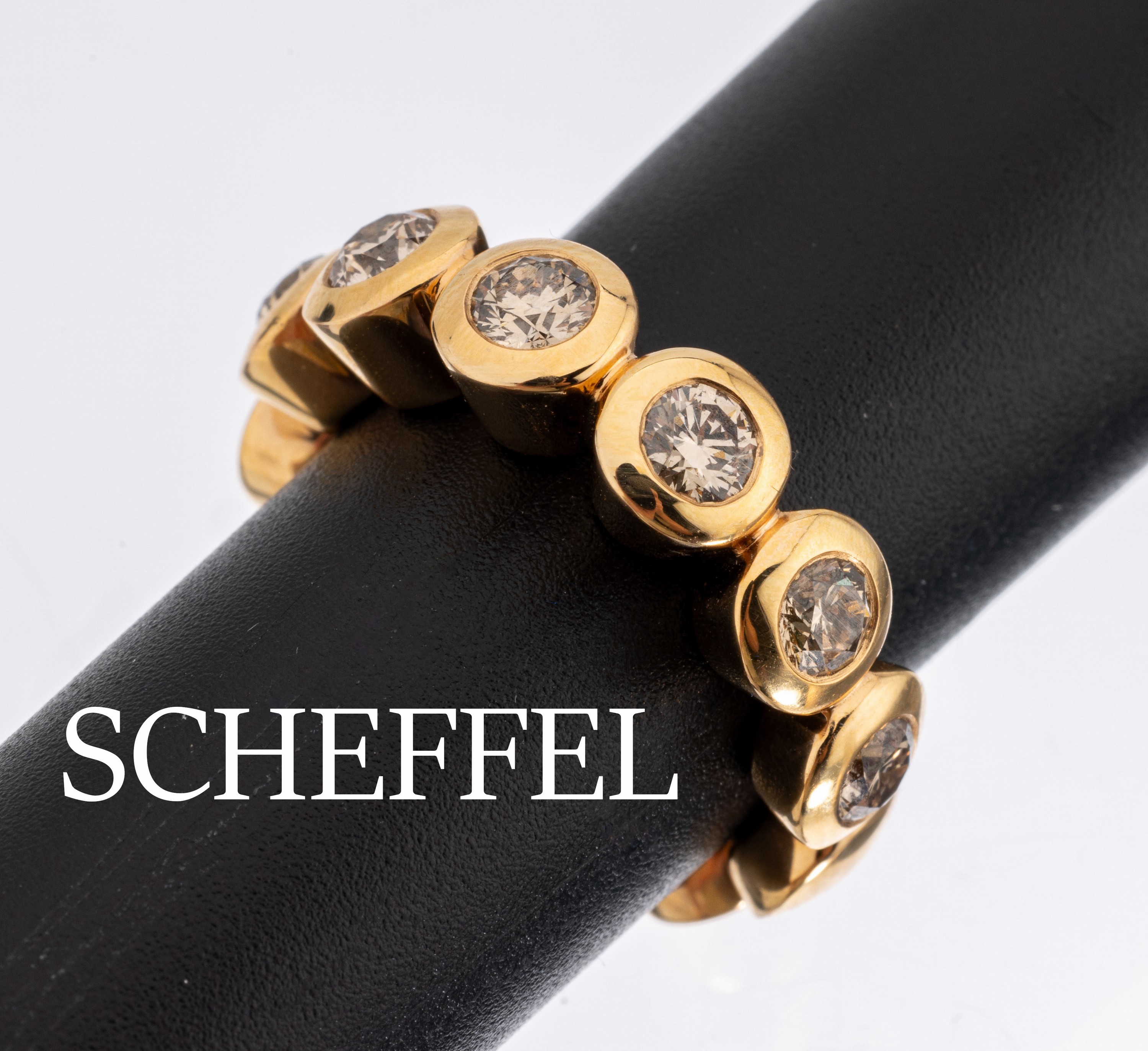 18 kt Gold SCHEFFEL Brillant-Ring, GG 750/000, 7 Brillanten zus. ca. 1.46 ct (grav.)Braun/vs, RW 55, ca. 8.9 g