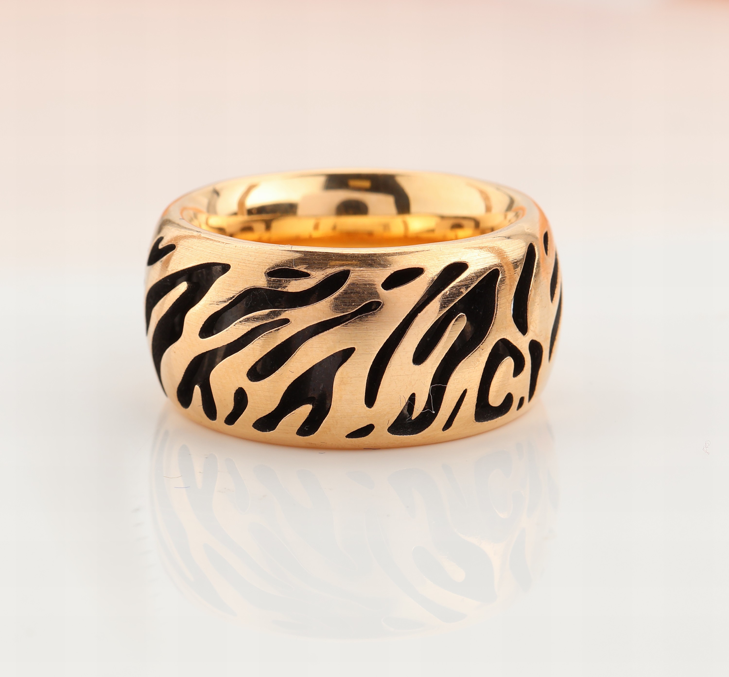 Detail a: 18 kt Gold WEMPE by KIM Ring, GG 750/000, Modell Sensual Safari Tiger, durchbrochen gearbeitet, RW 55, ca. 16.4 g, sign.
