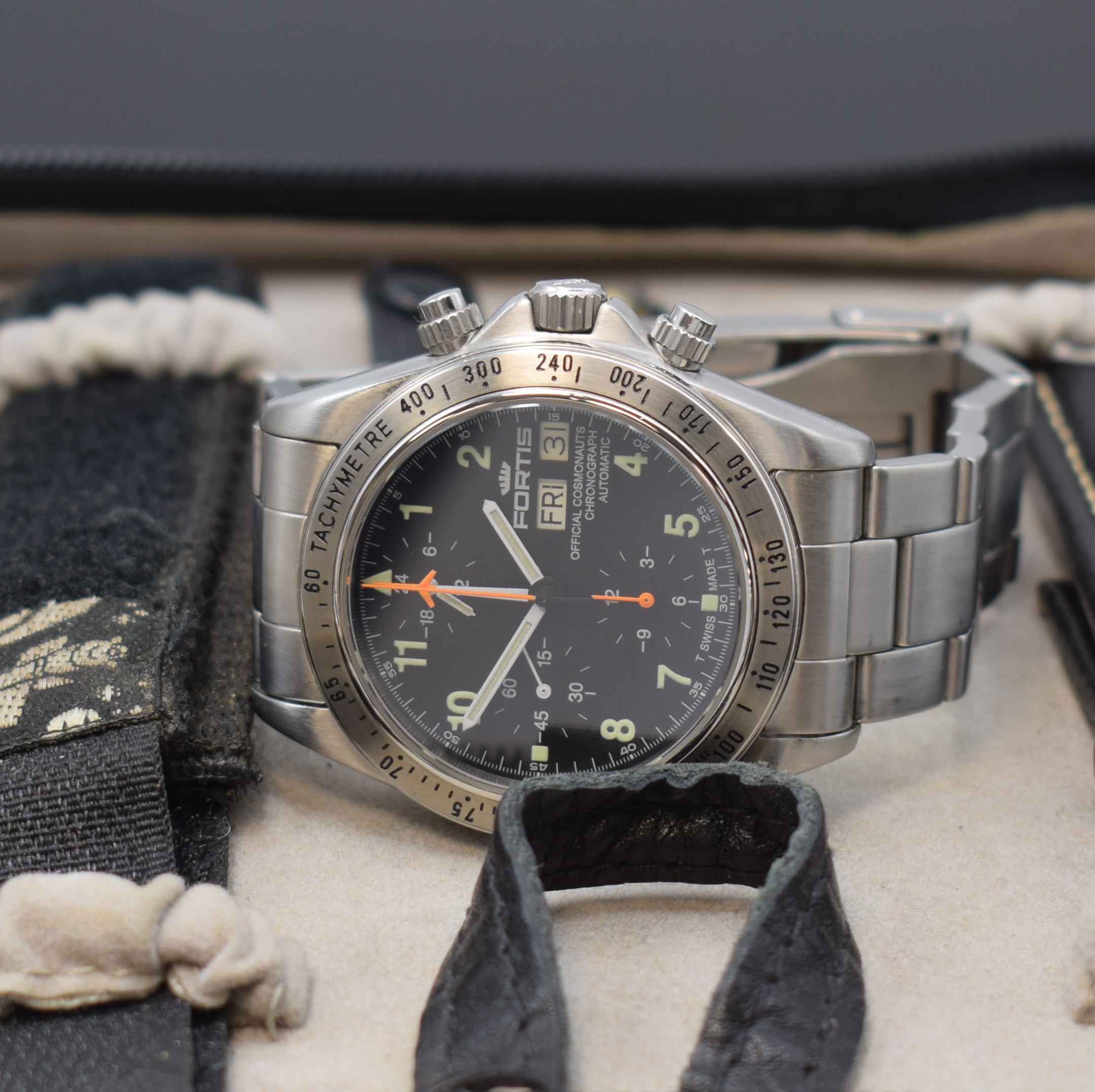 Detail e: FORTIS Official Cosmonauts Chronograph in Stahl Referenz 602.10.142, Schweiz um 1995, Automatik, matt. Geh., Boden, Krone u. Drücker verschr., ...