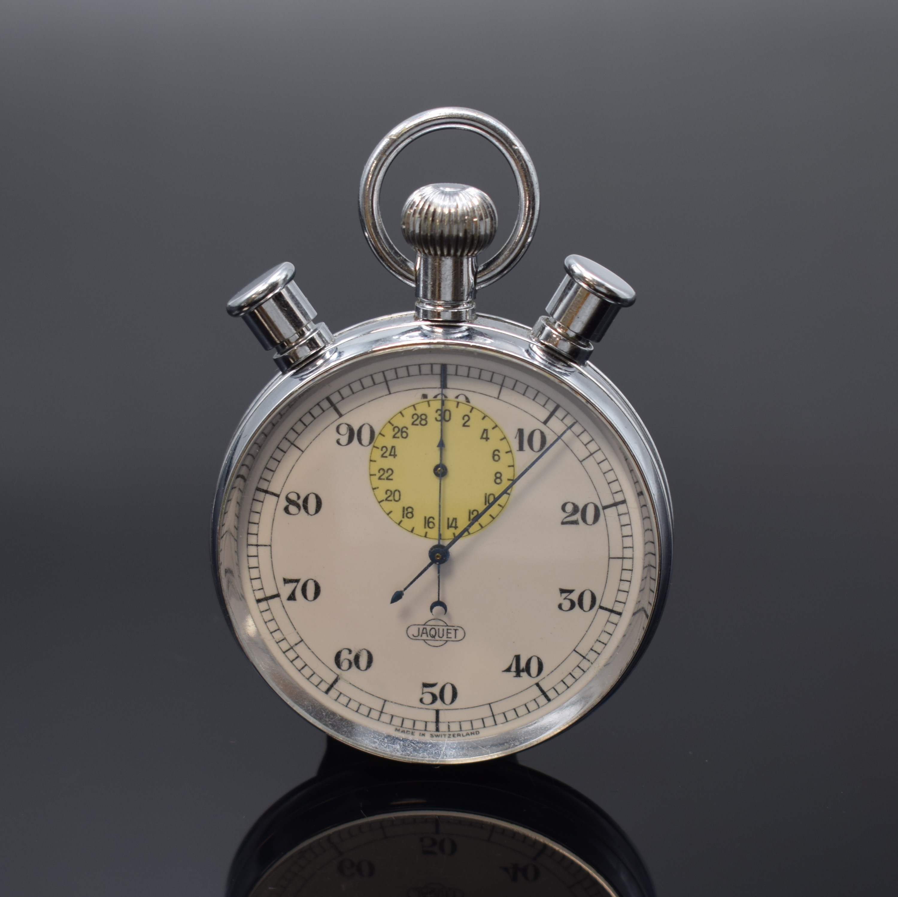 JAQUET grosse Stoppuhr mit Rattrapante, Schweiz um 1950, verchr. Geh., Boden u. Glasrand aufgedr., Emailzifferbl. m. 100er- Tlg., 30-Min.-Zähler b. ...
