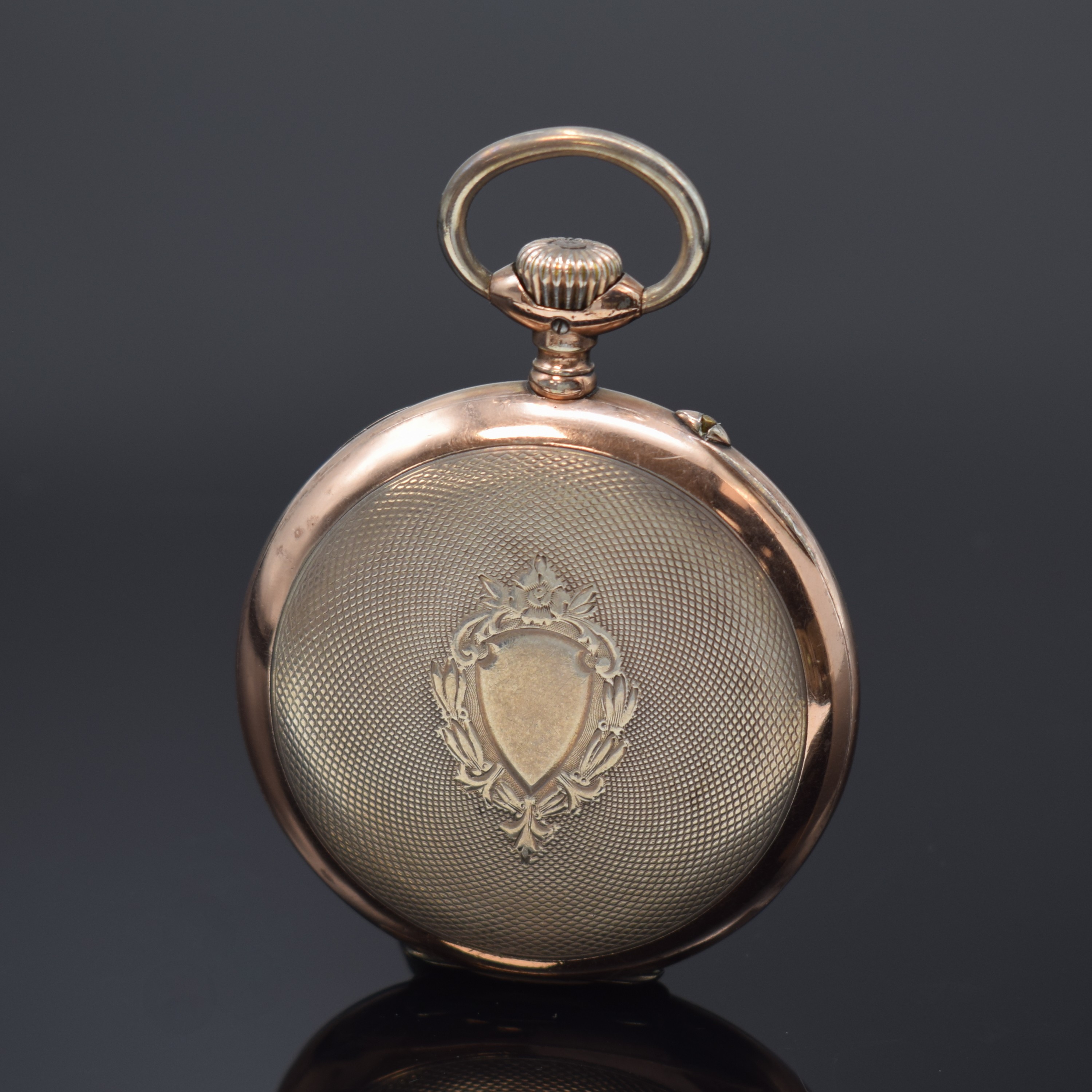 Detail a: IWC offene Silbertaschenuhr, Schweiz um 1913, guill. Geh. m. verg. Rändern, Emailzifferbl. m. arab. Zahlen riss., kl. Sek. b. 6, verg. Zeiger, verg. ...