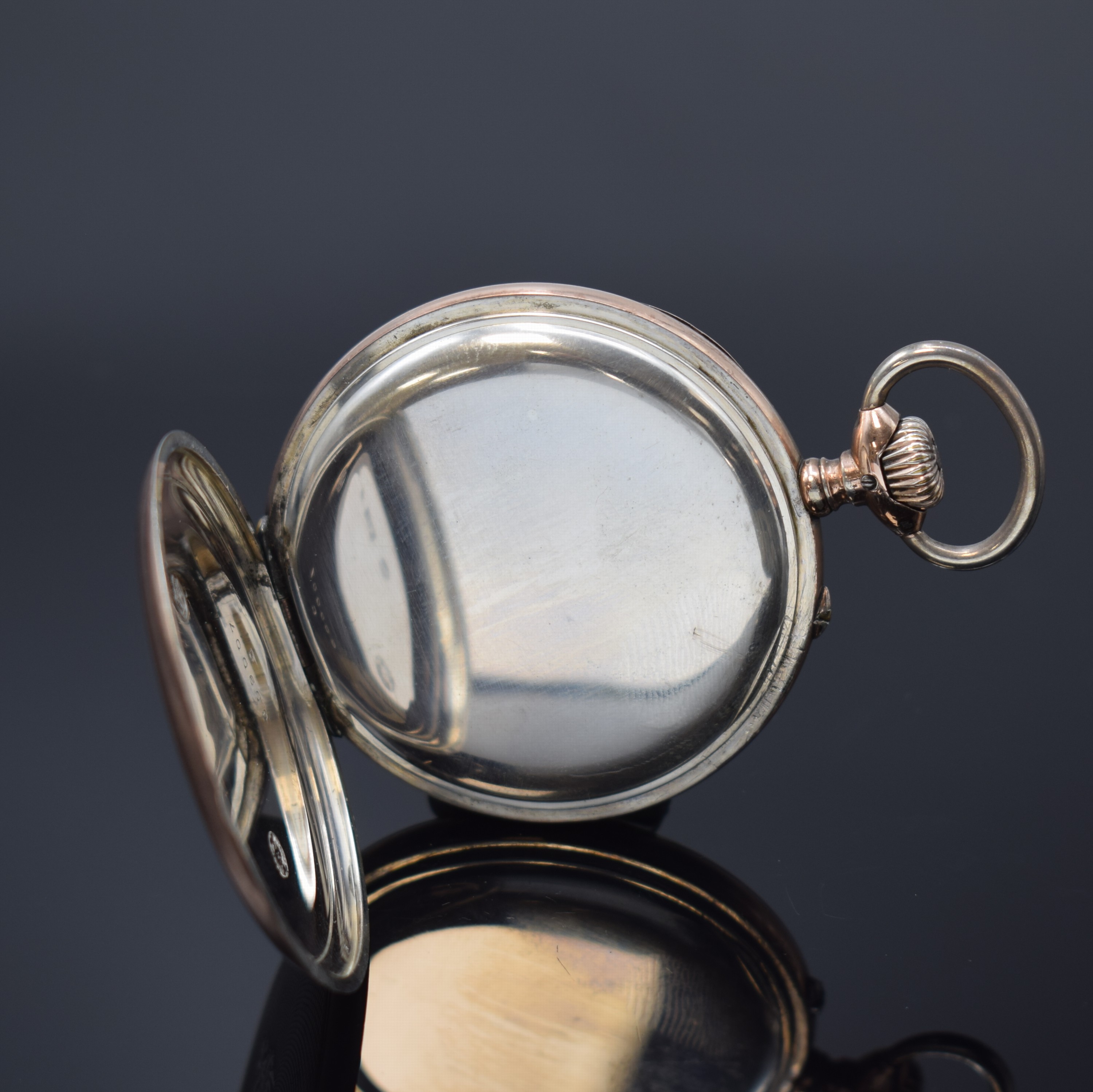 Detail c: IWC offene Silbertaschenuhr, Schweiz um 1913, guill. Geh. m. verg. Rändern, Emailzifferbl. m. arab. Zahlen riss., kl. Sek. b. 6, verg. Zeiger, verg. ...