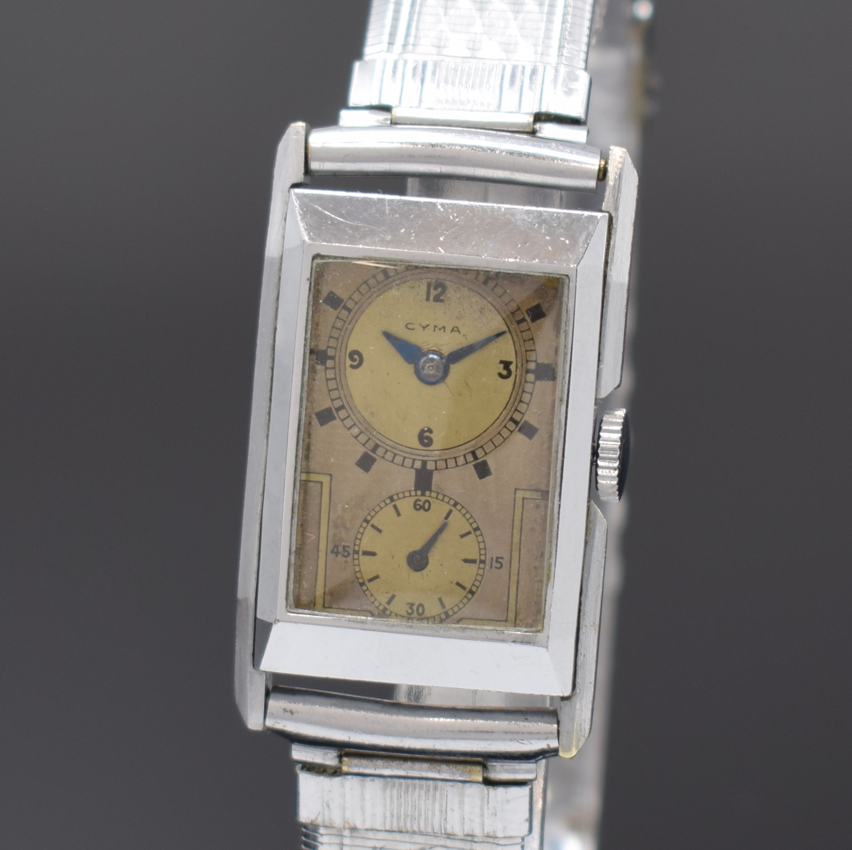 Detail a: CYMA rechteckige Doctors Watch, Schweiz um 1935, Handaufzug, verchr. Geh., Stahlboden aufgedr., verchr. orig. Band, silb. Duoton- Zifferbl. ...