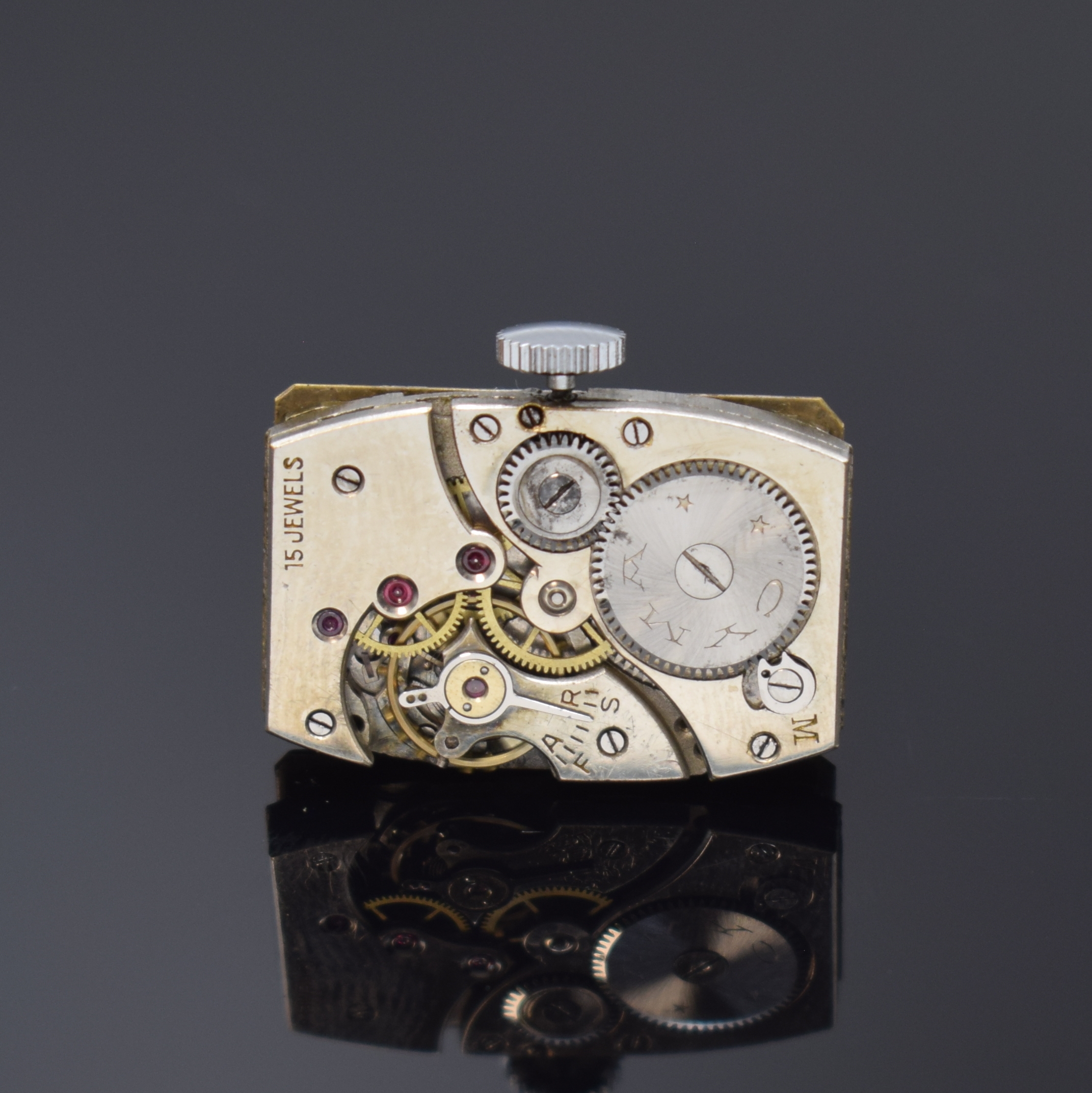 Detail d: CYMA rechteckige Doctors Watch, Schweiz um 1935, Handaufzug, verchr. Geh., Stahlboden aufgedr., verchr. orig. Band, silb. Duoton- Zifferbl. ...