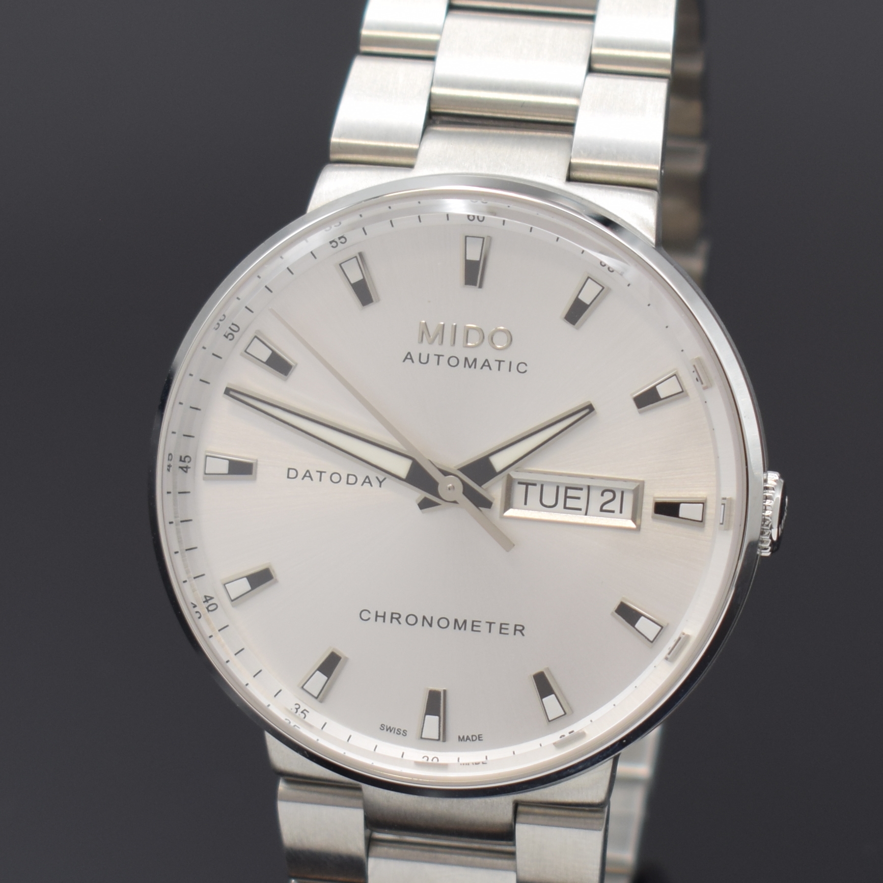 Detail a: MIDO Armbandchronometer Datoday Referenz M014431, Automatik, Schweiz um 2010, Edelstahlgeh. inkl. Gliederband m. dopp. Faltschl., Boden verschr., ...