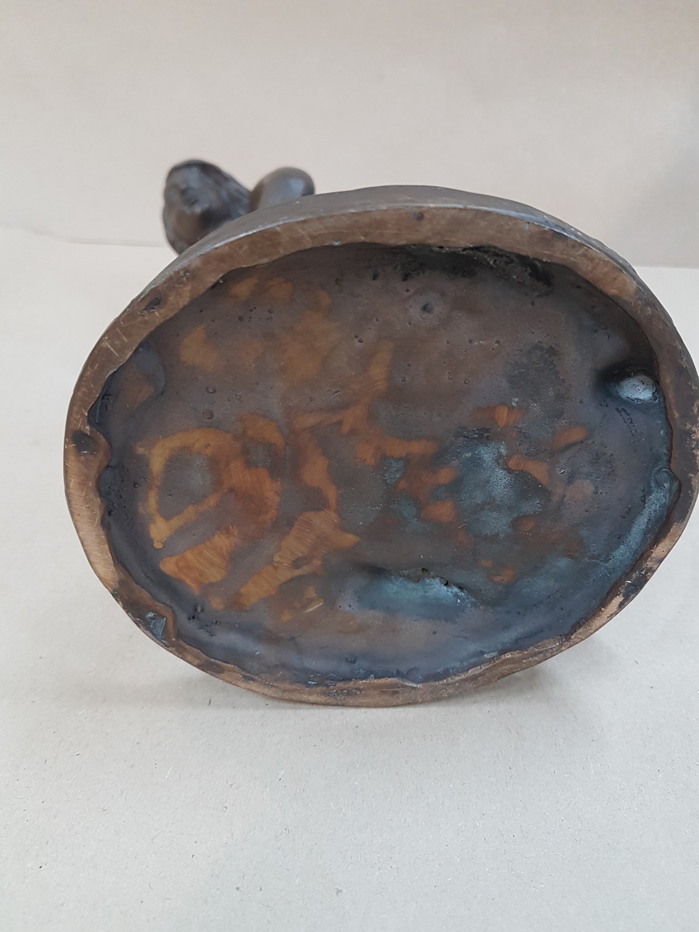 Detail h: Bretislav Benda, 1897-1983, sich waschende Frau am Becken, Bronzeguß, signiert, H. ca. 21cm