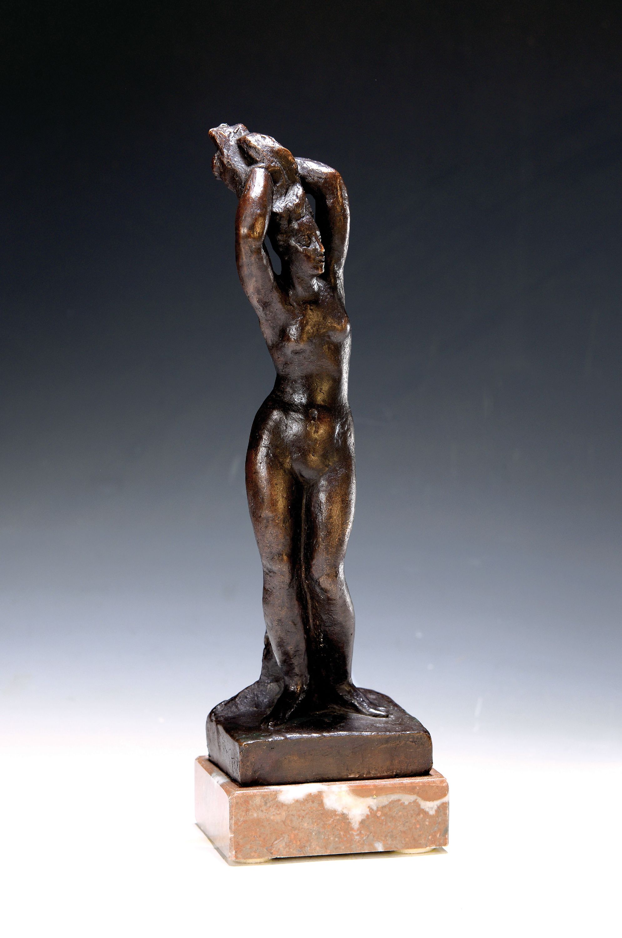 Bretislav Benda, 1897-1983, stehender weiblicher Akt, Bronzeguß, signiert und dat. 1920, H. ca. 25cm, Steinsockel, Gesamth. ca. 31cm
