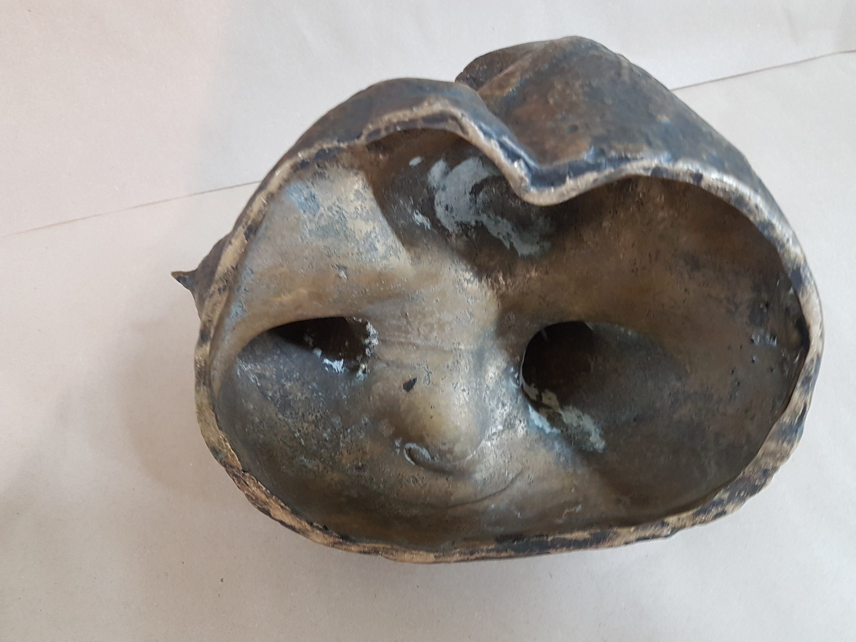 Detail f: Bronzeskulptur, deutsch, 1960er Jahre, auf dem Rücken liegende Bärin mit Jungem, ca. 13x17x16cm