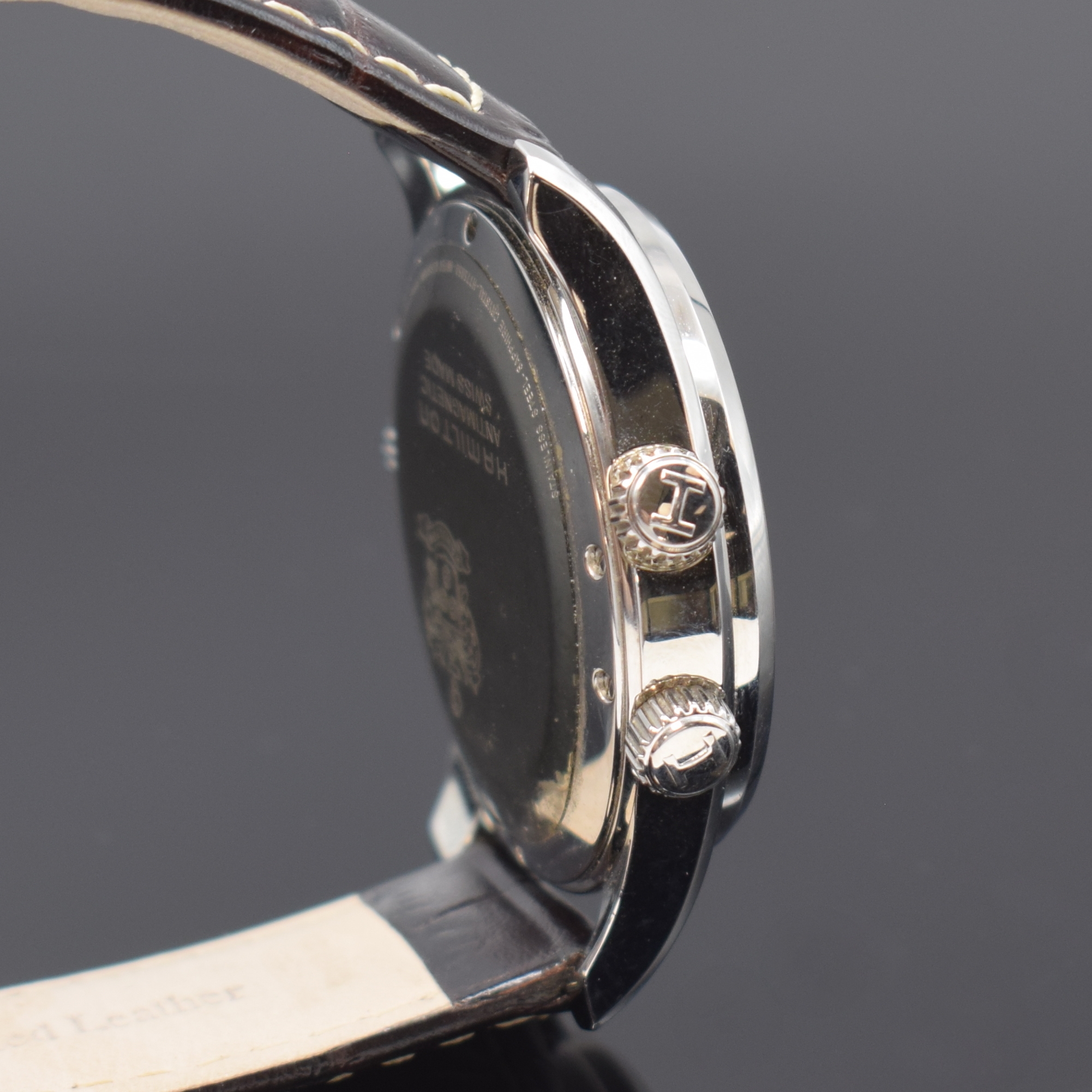 Detail c: HAMILTON Herrenarmbanduhr Khaky Navy UTC Referenz H775050, Automatik, Schweiz um 2015, Edelstahlgeh. inkl. Lederband m. Faltschl., Boden 6-fach ...