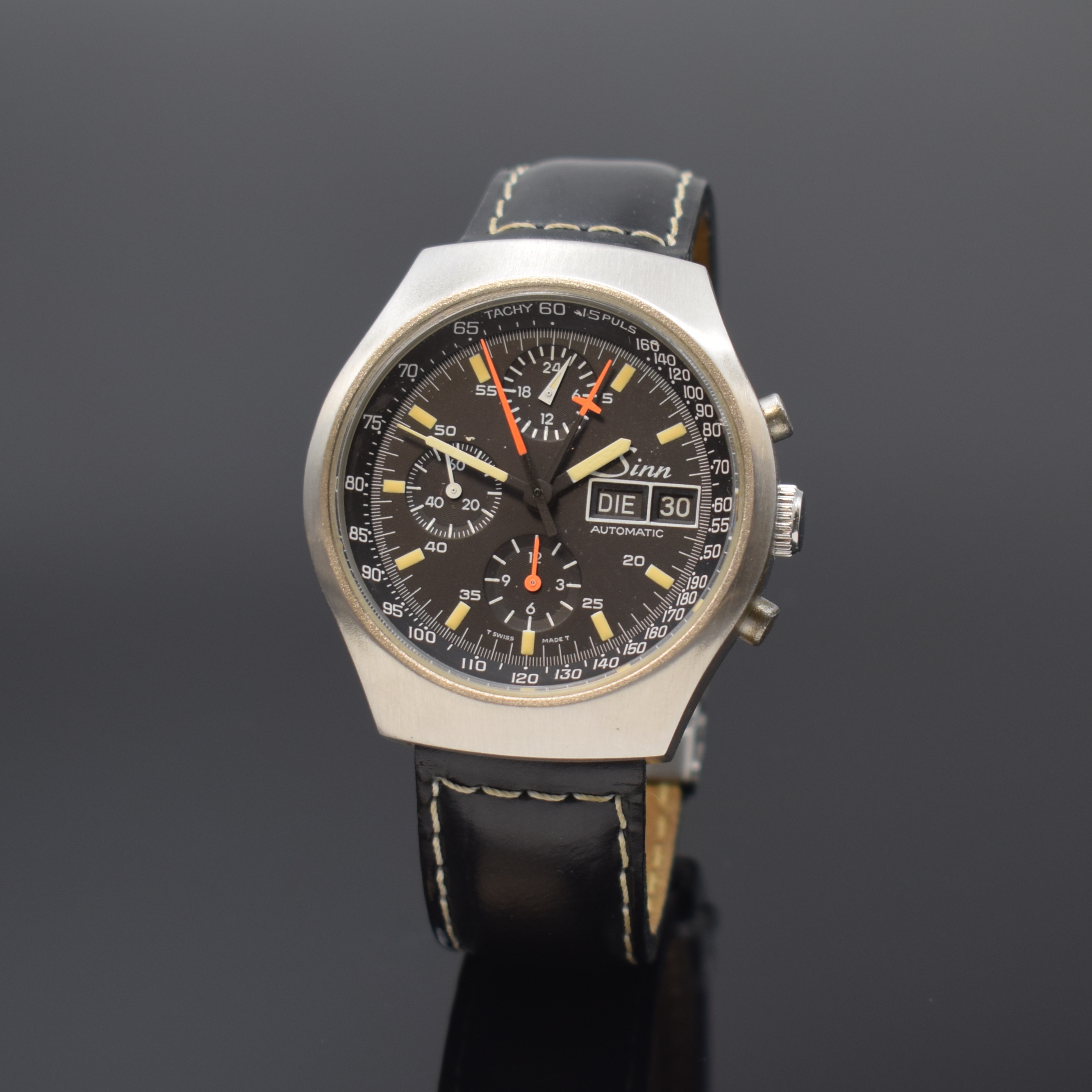 SINN Armbandchronograph Referenz 157, Automatik, Schweiz/Deutschland um 1990, Edelstahlgeh. inkl. neutr. Lederband, Boden und Krone verschr., ...
