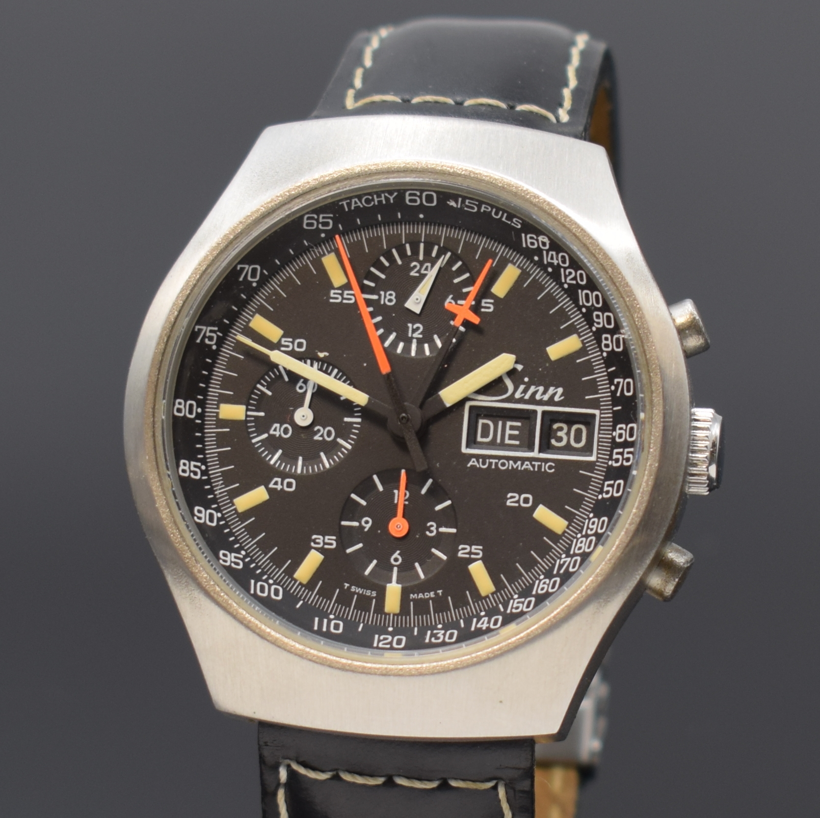 Detail a: SINN Armbandchronograph Referenz 157, Automatik, Schweiz/Deutschland um 1990, Edelstahlgeh. inkl. neutr. Lederband, Boden und Krone verschr., ...