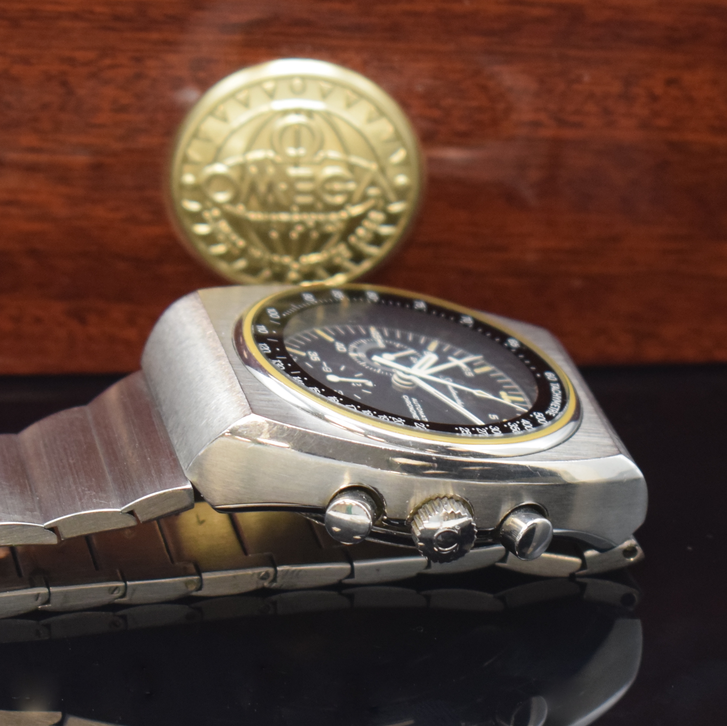 Detail c: OMEGA Speedmaster 125 Herrenarmbanduhr mit Chronograph in Chronometerqualität Referenz 378.0801/178.0002, Schweiz um 1975, Automatik, massives ...