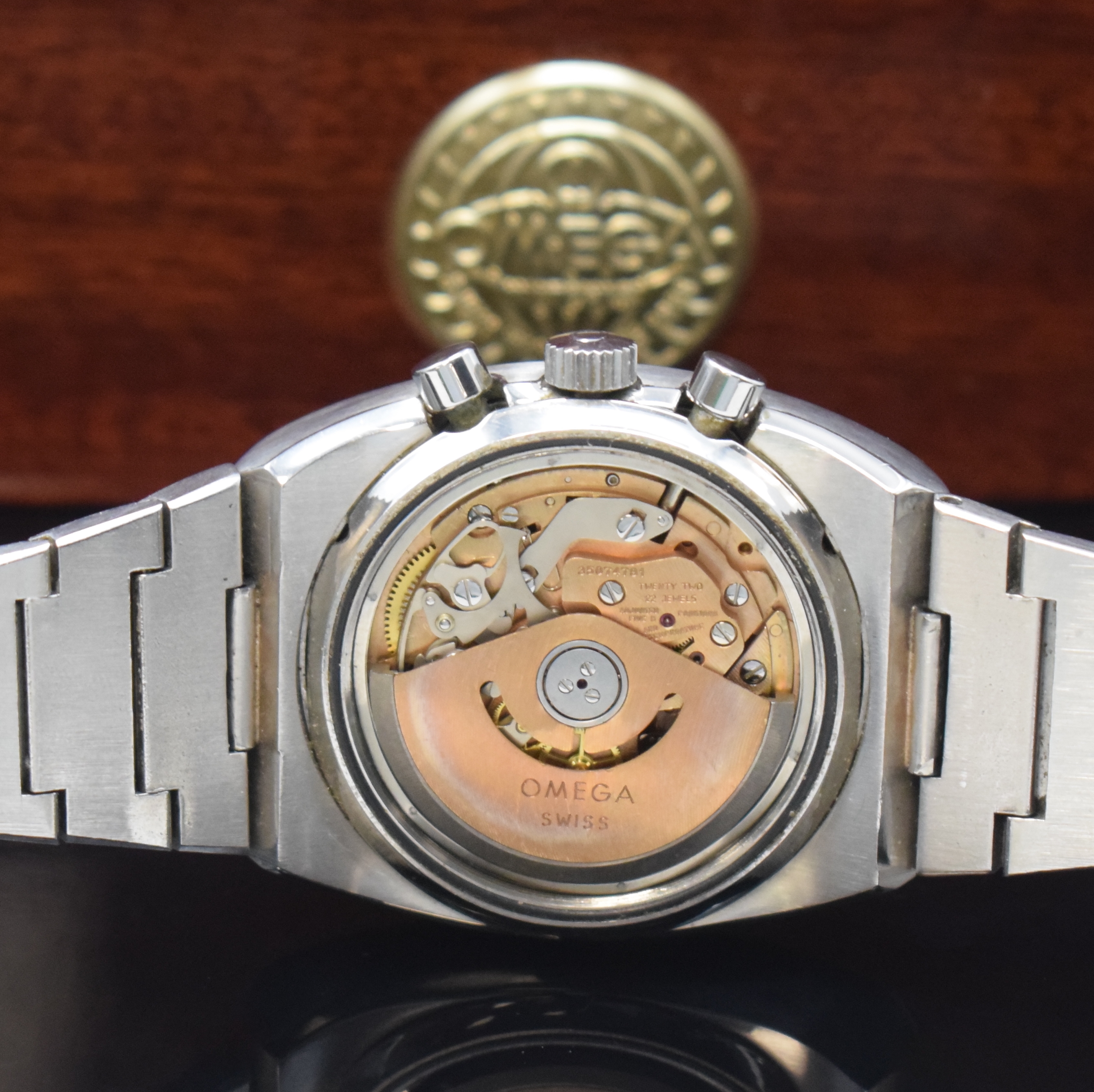 Detail e: OMEGA Speedmaster 125 Herrenarmbanduhr mit Chronograph in Chronometerqualität Referenz 378.0801/178.0002, Schweiz um 1975, Automatik, massives ...