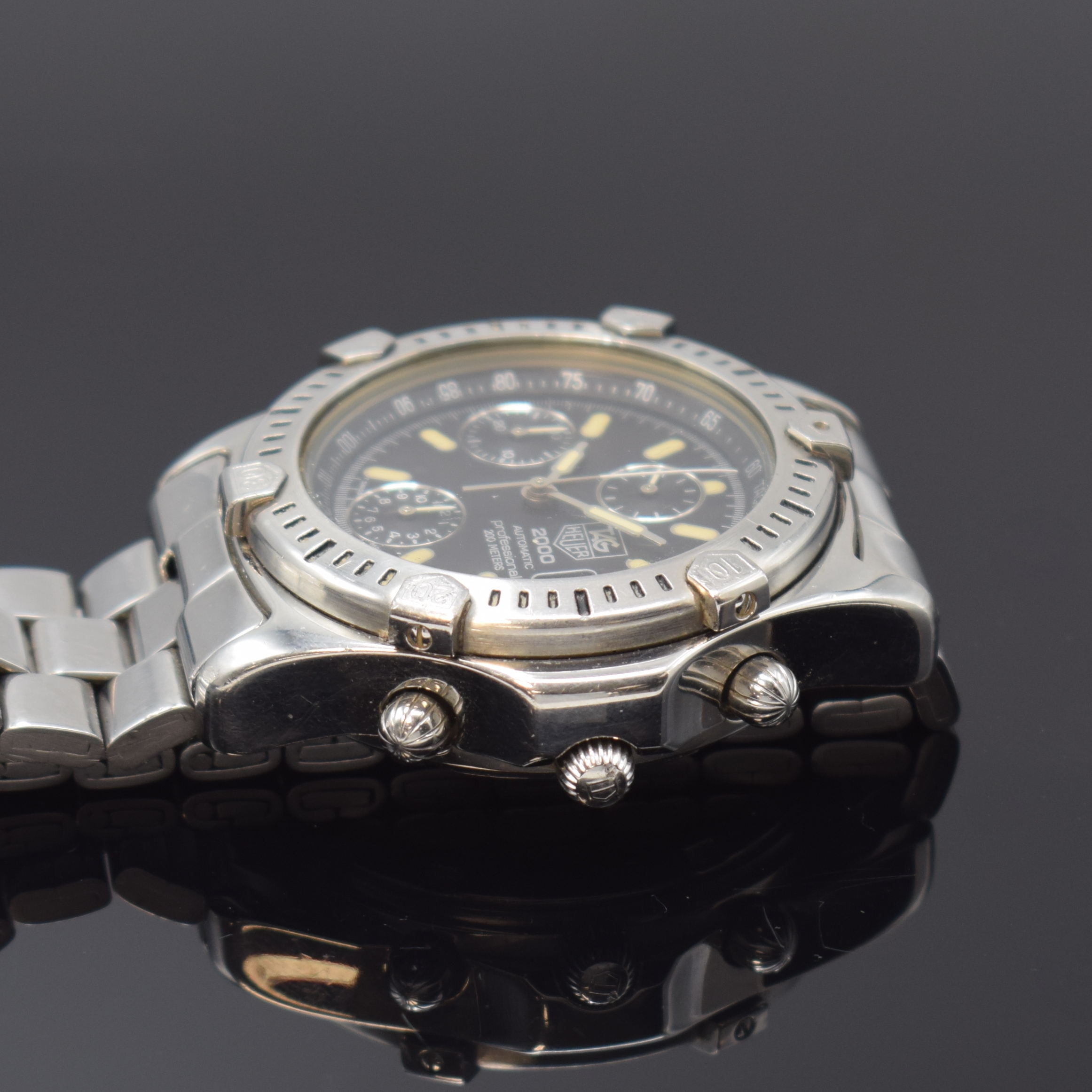 Detail c: TAG HEUER 2000 Armbandchronograph, Automatik, Schweiz um 1992, Edelstahlgeh. inkl. orig. Gliederband m. Faltschl., Boden verschr., schwarzes ...