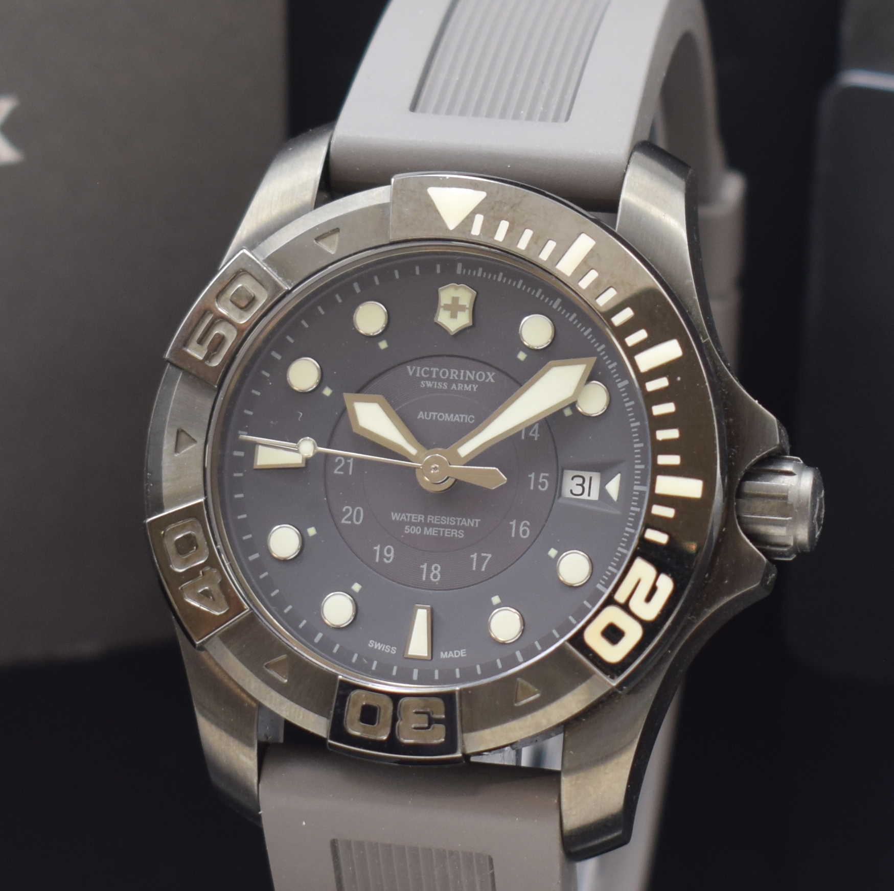 Detail a: VICTORINOX Herrenarmbanduhr Dive Master 500 Referenz 241561, Automatik, geschw. Edelstahlgeh. inkl. orig. Kautschukband m. orig. Dornschl., beids. ...