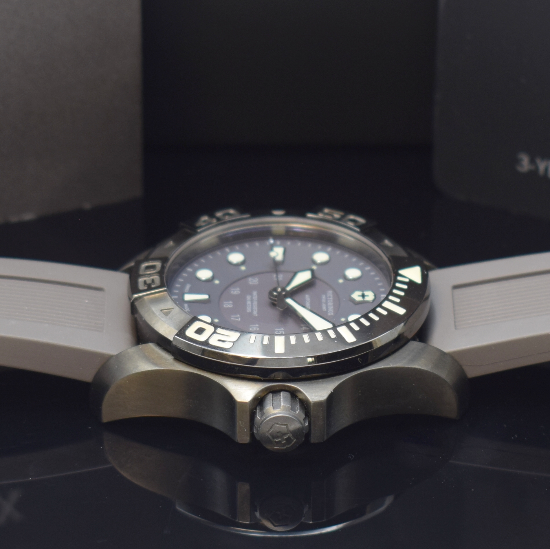 Detail c: VICTORINOX Herrenarmbanduhr Dive Master 500 Referenz 241561, Automatik, geschw. Edelstahlgeh. inkl. orig. Kautschukband m. orig. Dornschl., beids. ...