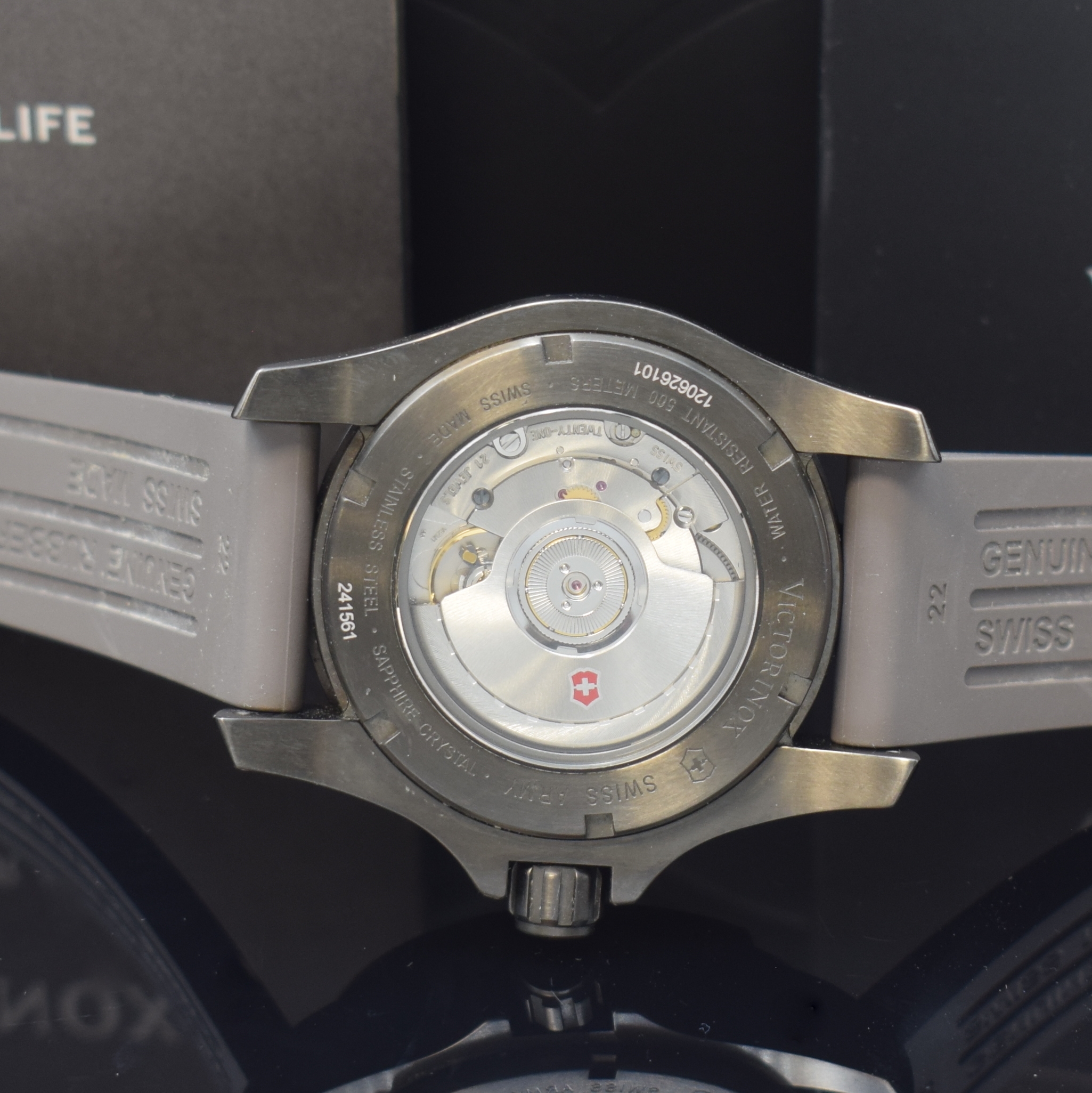 Detail e: VICTORINOX Herrenarmbanduhr Dive Master 500 Referenz 241561, Automatik, geschw. Edelstahlgeh. inkl. orig. Kautschukband m. orig. Dornschl., beids. ...