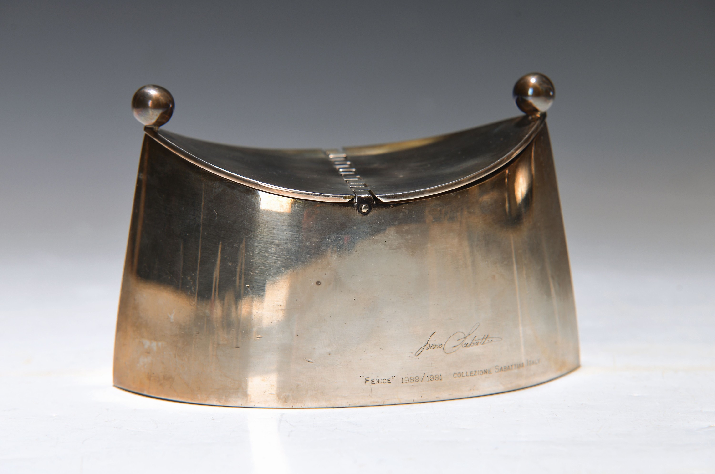 Zuckerdose, Lino Sabattini, Model "Fenice", um 1989, Metall versilbert, ca. 9.5x13x7 cm, sign., l.Alterssp.
