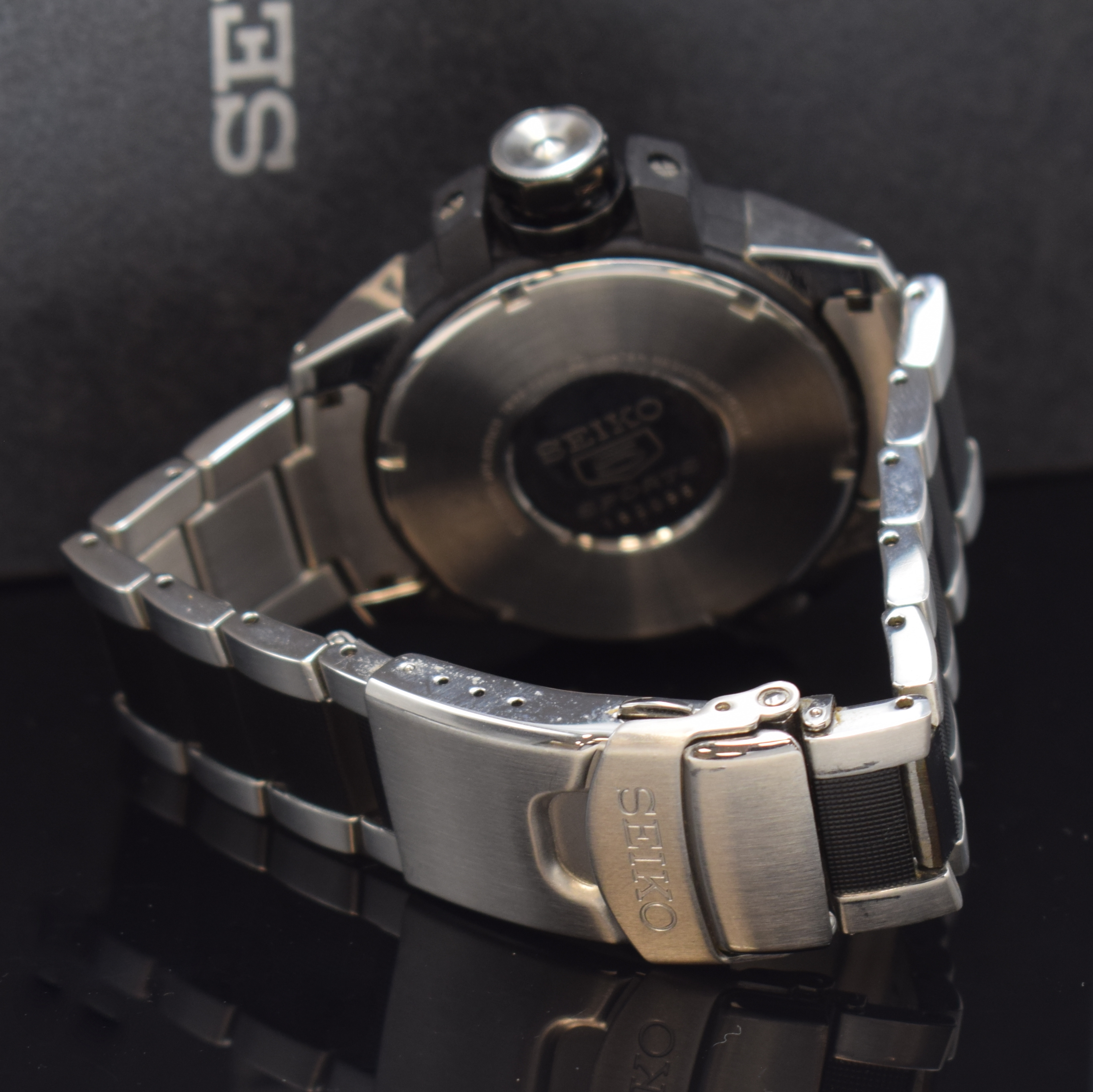 Detail b: SEIKO 5 Sports Herrenarmbanduhr MAP METER Referenz 7S36-02K0, Automatik, Japan um 2015, z. T. geschwärztes Edelstahlgeh. inkl. Gliederband m. ...