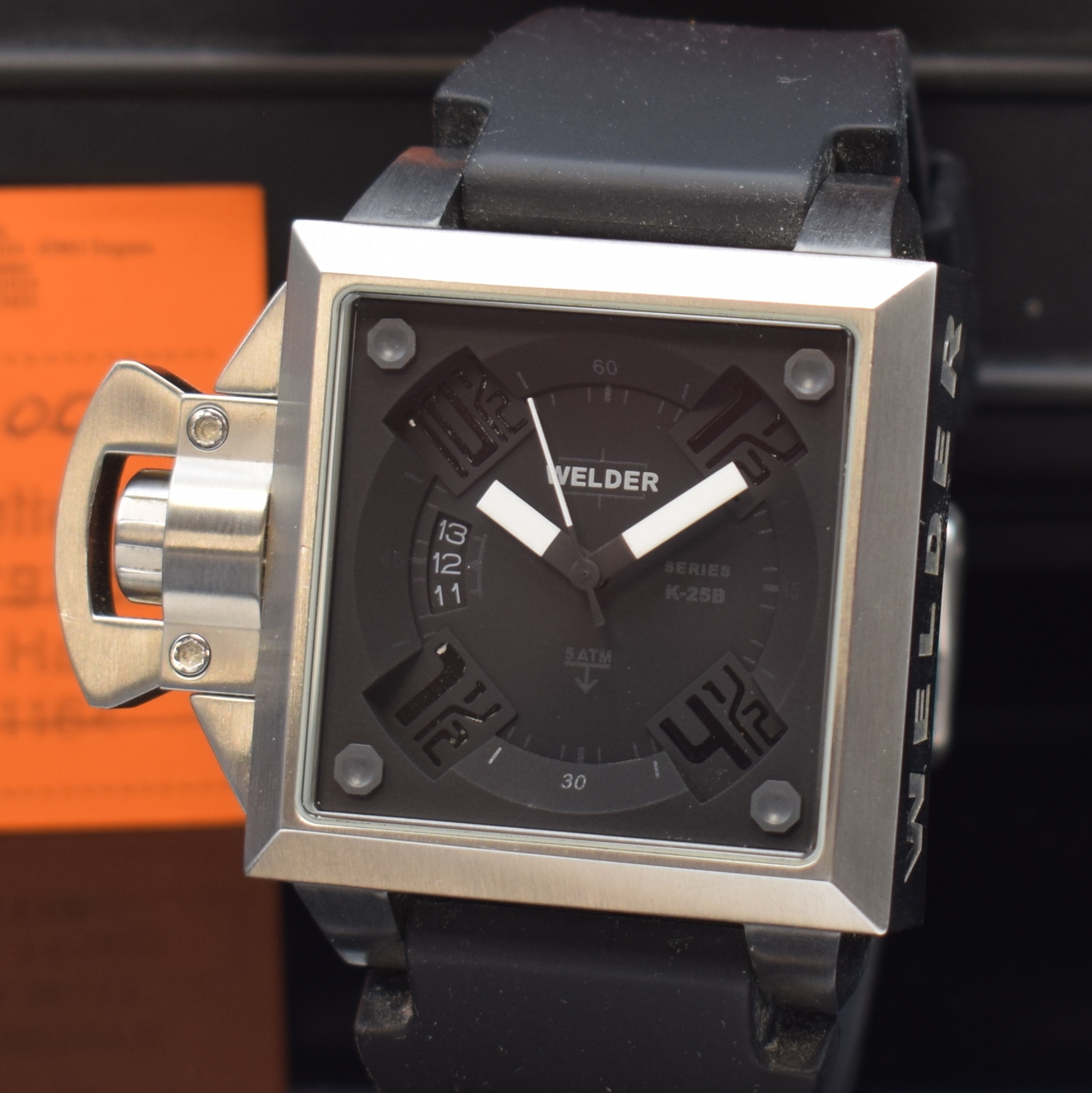 Detail a: WELDER Herrenarmbanduhr Series K-25B, quarz,Edelstahlgeh. inkl. orig. Kautschukband mit orig. Dornschl., Boden 4-fach verschr., Krone bei 9 unter ...