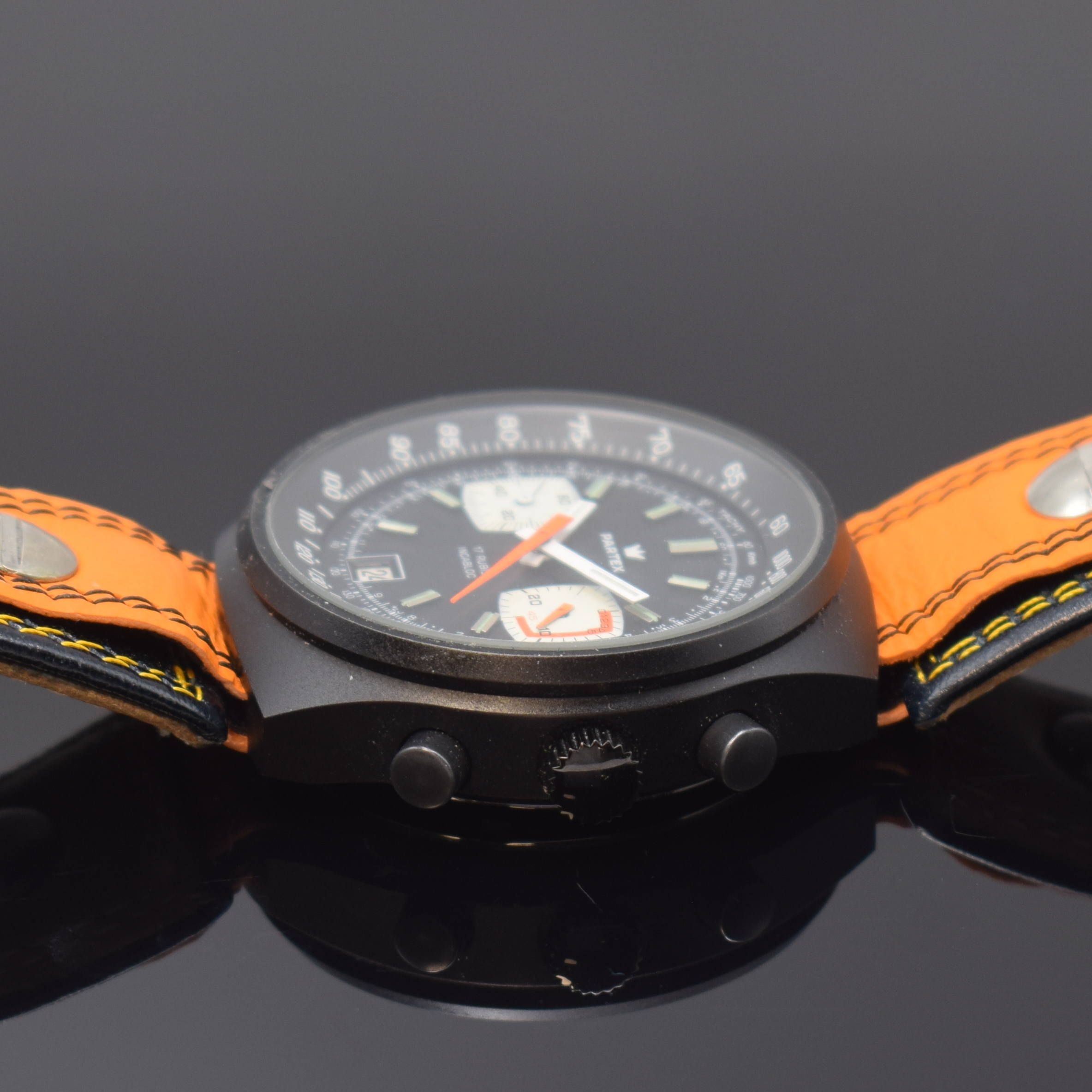 Detail b: PARTEX Armbandchronograph mit Kaliber Valjoux 7734, Schweiz um 1970, Handaufzug, geschw. Geh., Edelstahlboden verschr., schwarzes Zifferbl. m. ...
