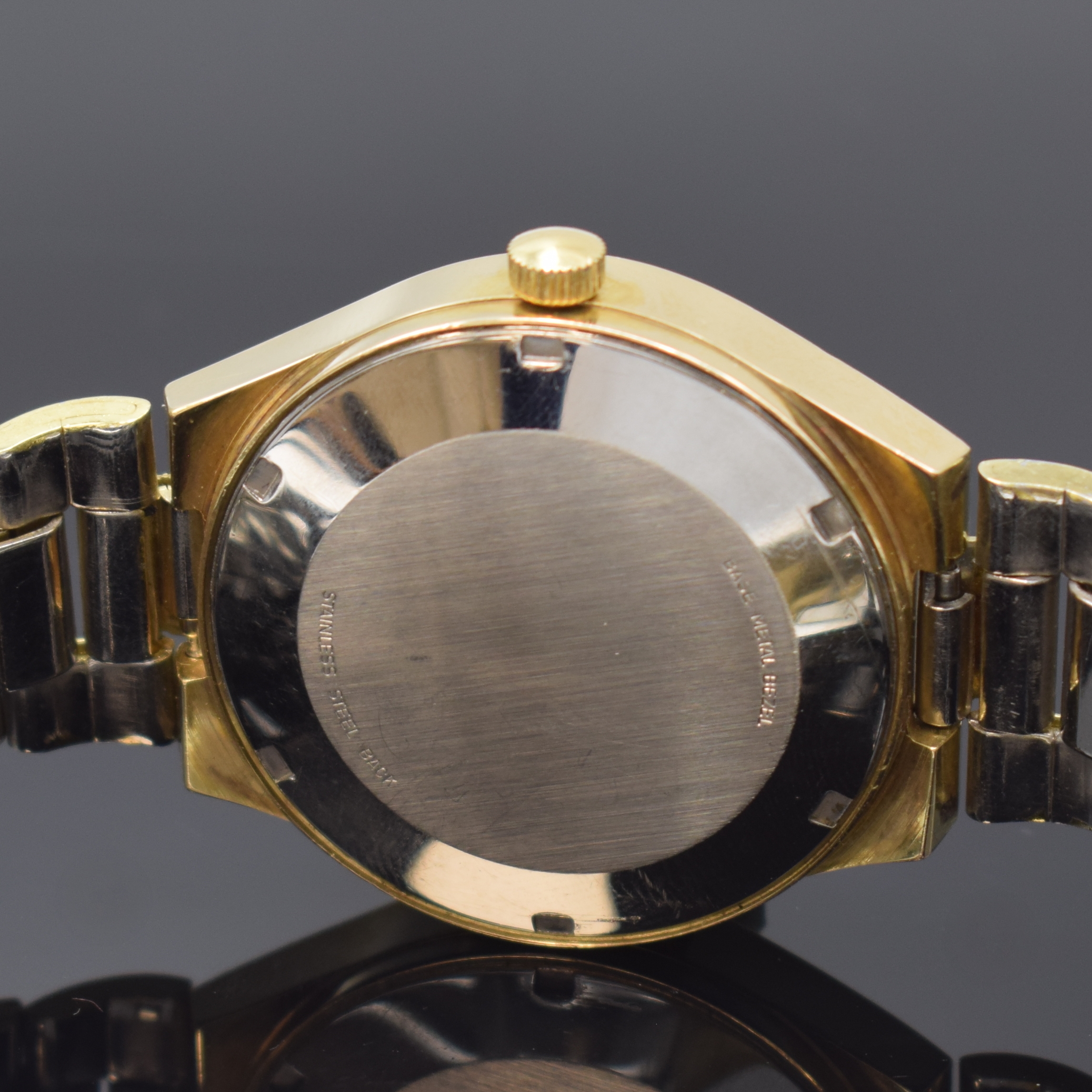 Detail d: WITTNAUER Herrenarmbanduhr, Automatik, Schweiz fürden US-Markt um 1970, verg. Geh. inkl. orig. Gliederband m. Faltschl., Edelstahlboden verschr., ...