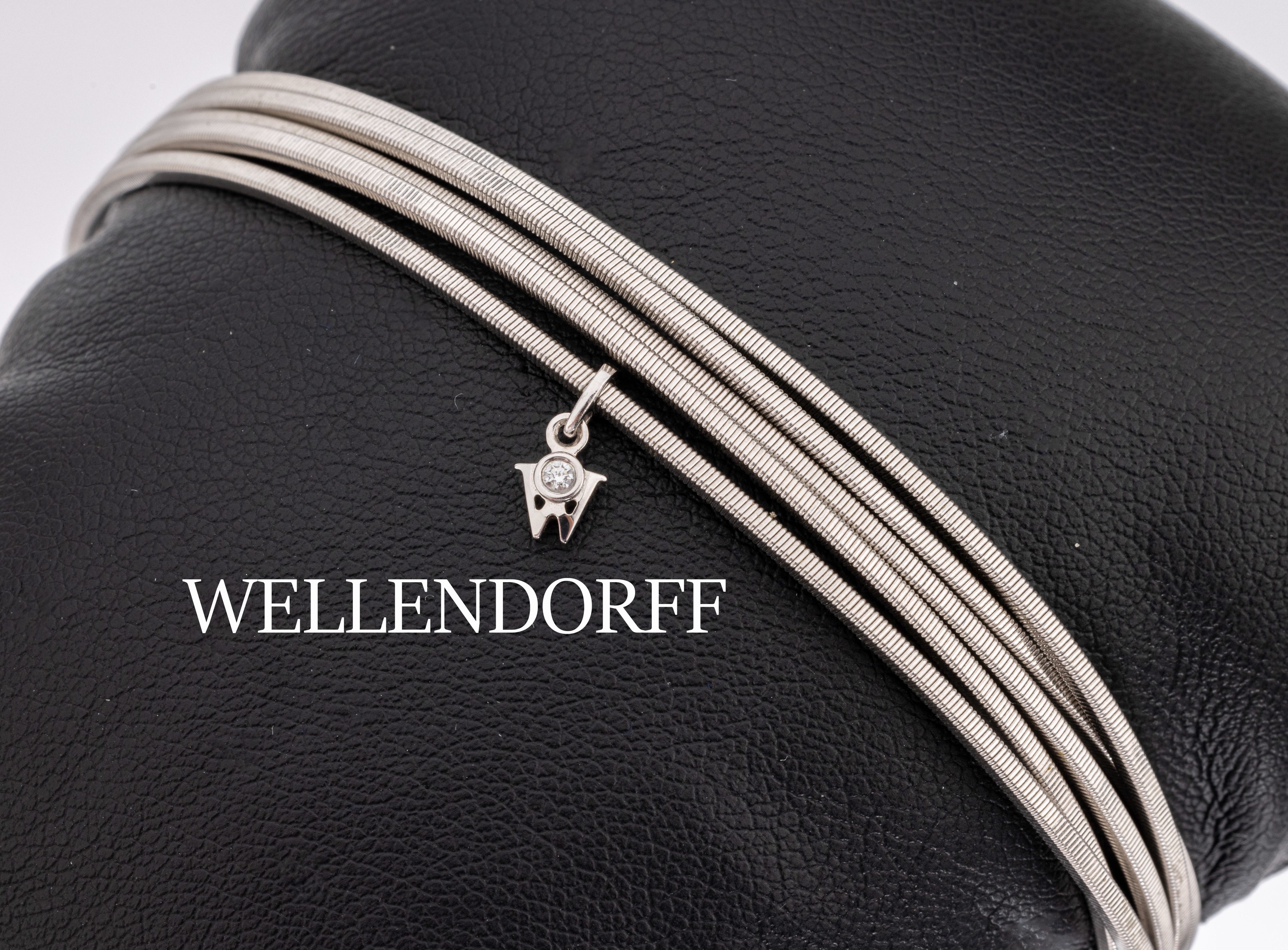 18 kt Gold WELLENDORFF Armband, 5-reihig, Sonnenglanz Quintett, abgehängtes W mit Brillant ca. 0.039 ct feines Weiss/lr-vs, D. ca. 6 cm, total ca. ...