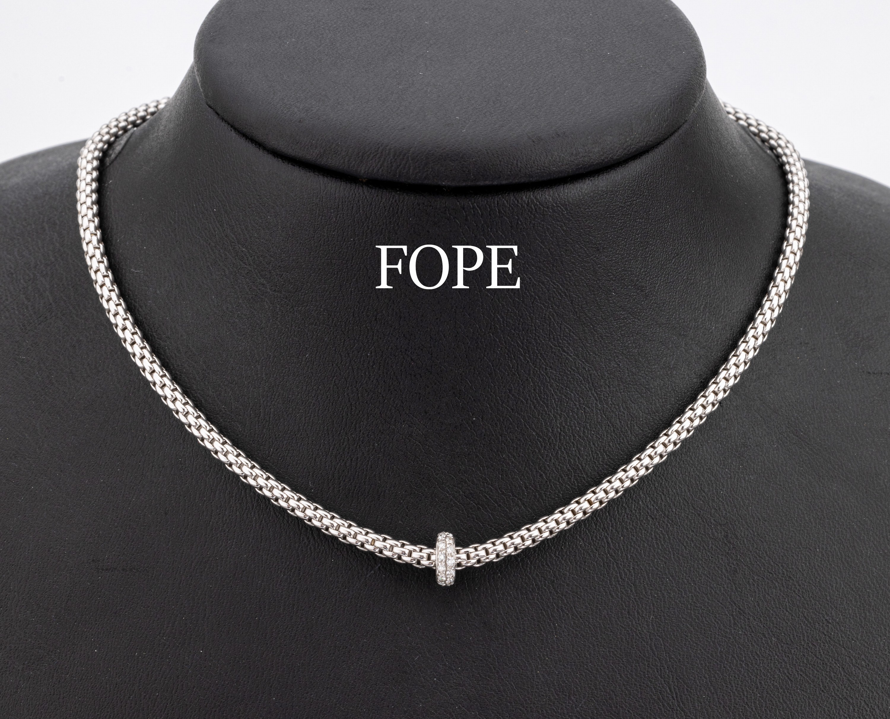 18 kt Gold FOPE Brillant Collier, WG 750/000, Modell Prima, bewegl. Rondell mit Brillanten zus. ca. 0.18 ct (grav.), sign., L. ca. 42 cm,ca. 14.6 g, ...