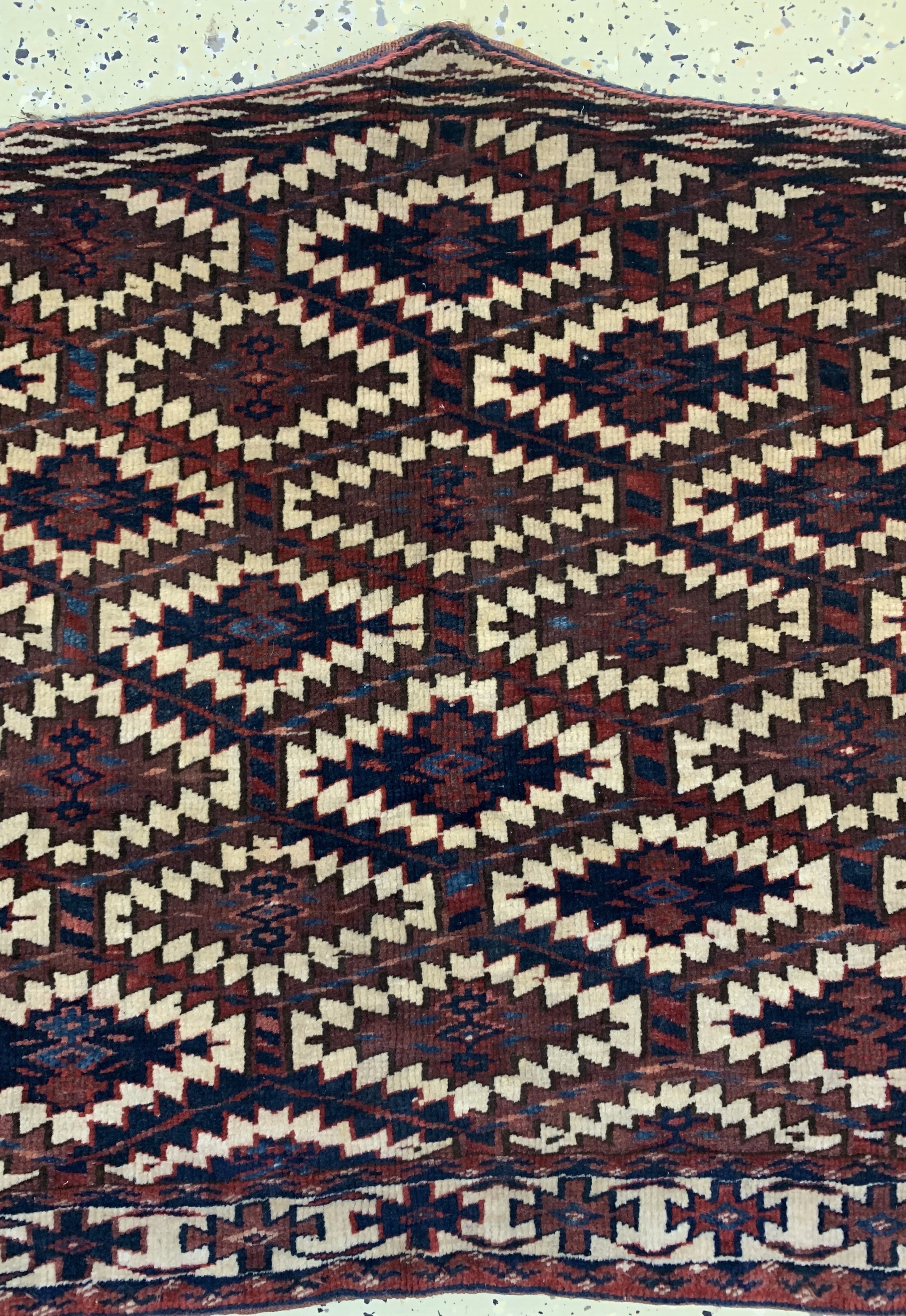 Detail b: Antiker Yomud"Asmalyk", Turkmenistan, 19.Jhd, Wolle auf Wolle, ca. 118 x 65 cm, EHZ:2