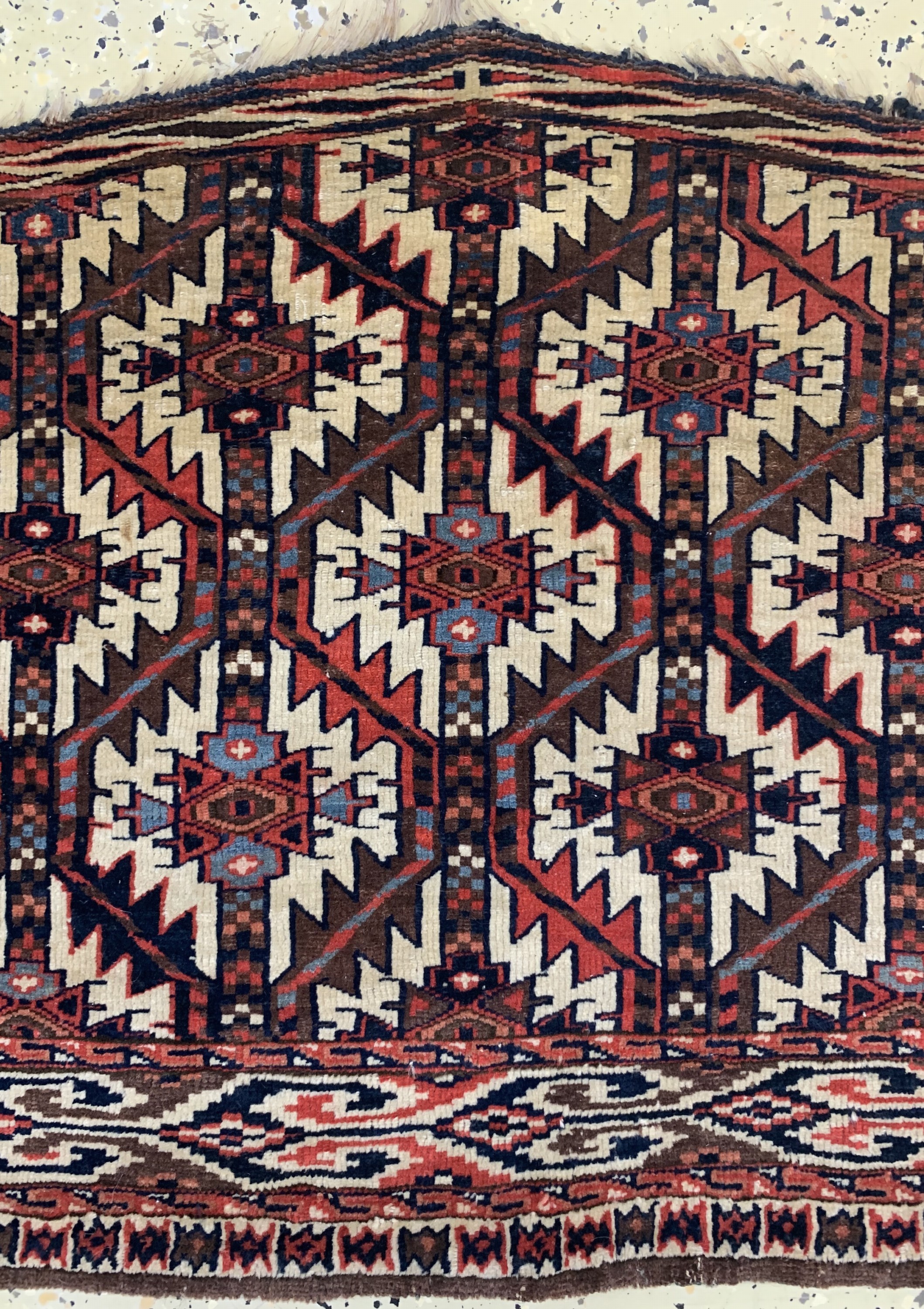 Detail b: Antiker Yomud"Asmalyk", Turkmenistan, 19.Jhd, Wolle auf Wolle, ca. 118 x 60 cm, EHZ:2