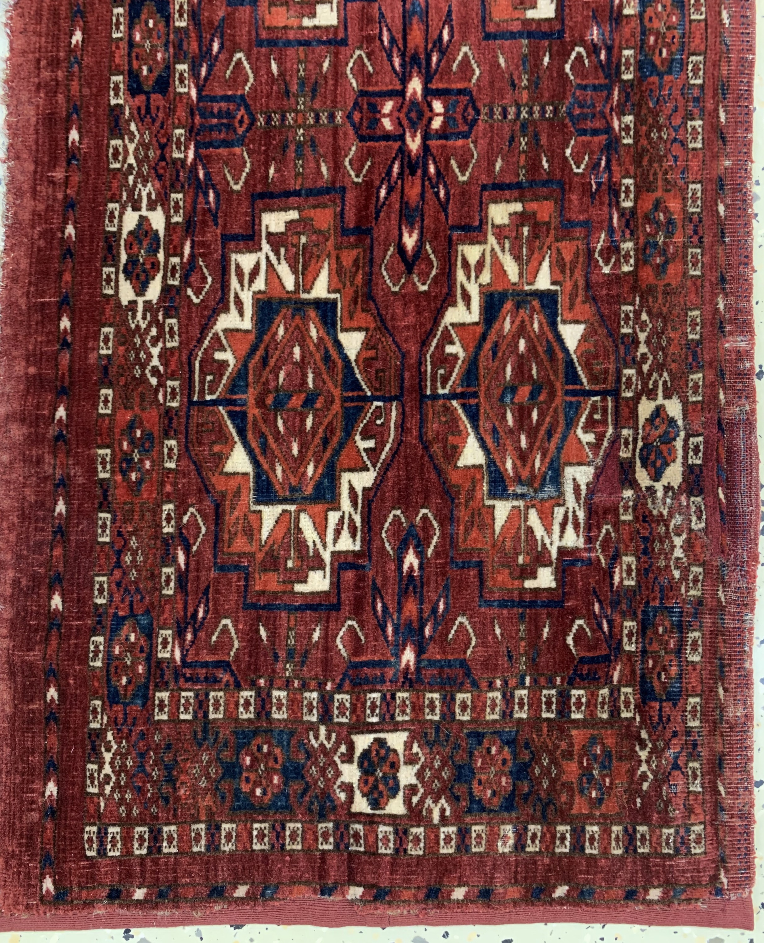 Detail c: Antiker Tekke Torba, Turkmenistan, Mitte 19.Jhd, Wolle auf Wolle, ca. 124 x 44 cm, EHZ:3-4