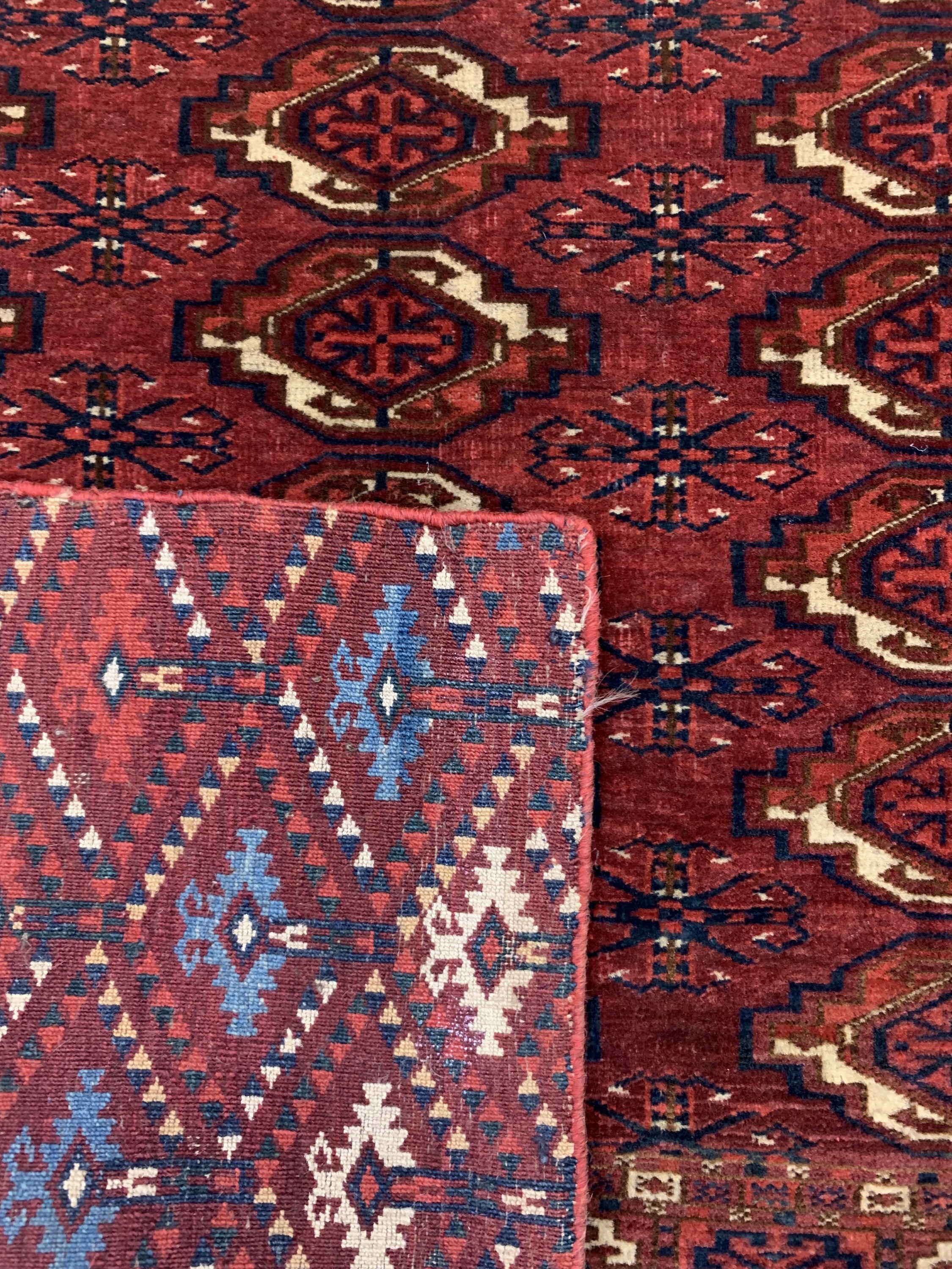 Detail d: Antiker Tekke Tschowal, Turkmenistan, Ende 19.Jhd, Wolle auf Wolle, ca. 110 x 70 cm, EHZ:3