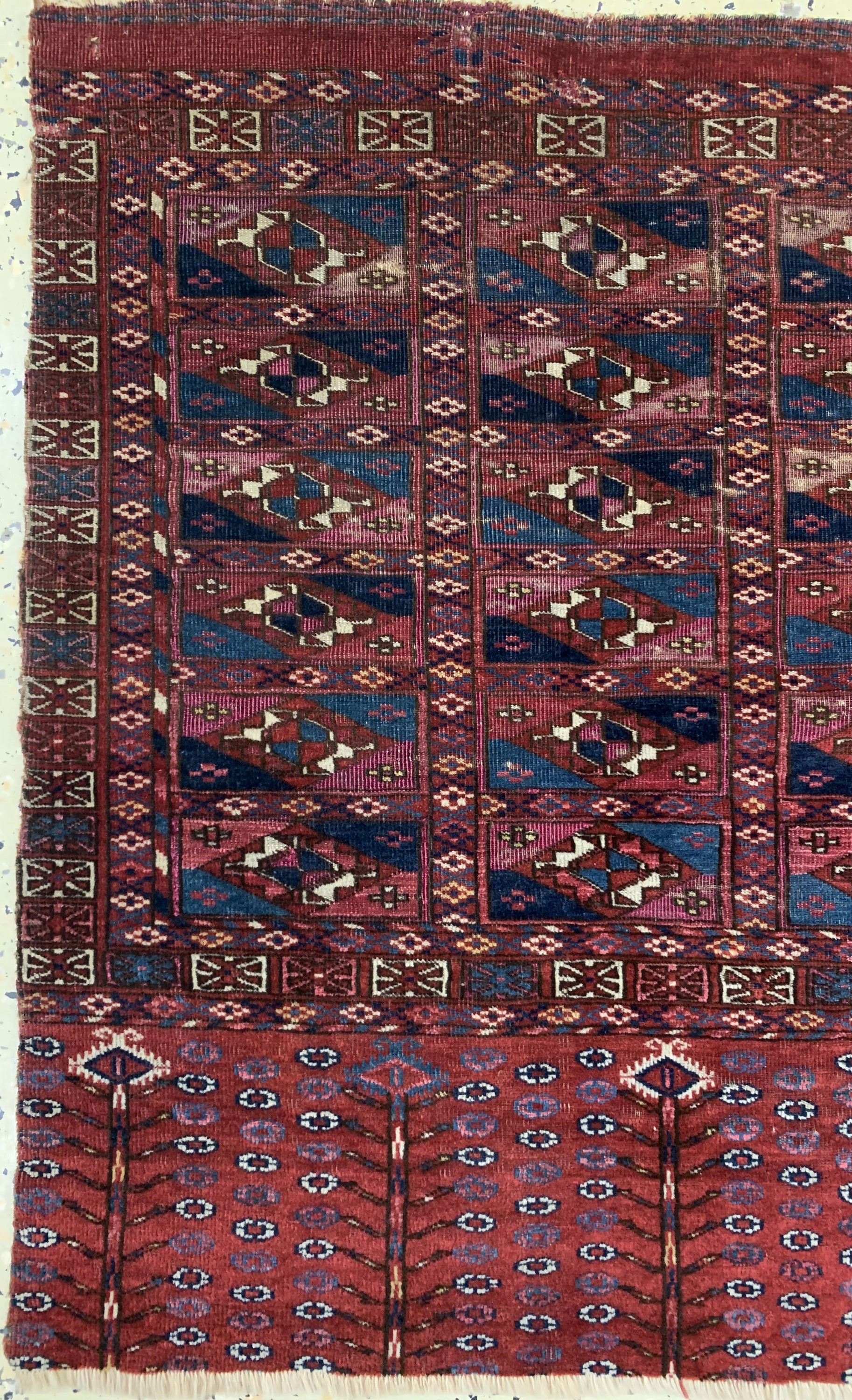 Detail c: Antiker Tekke Tschowal, Turkmenistan, Mitte19.Jhd, Wolle mit Seide, ca. 108 x 74 cm, EHZ:3-4