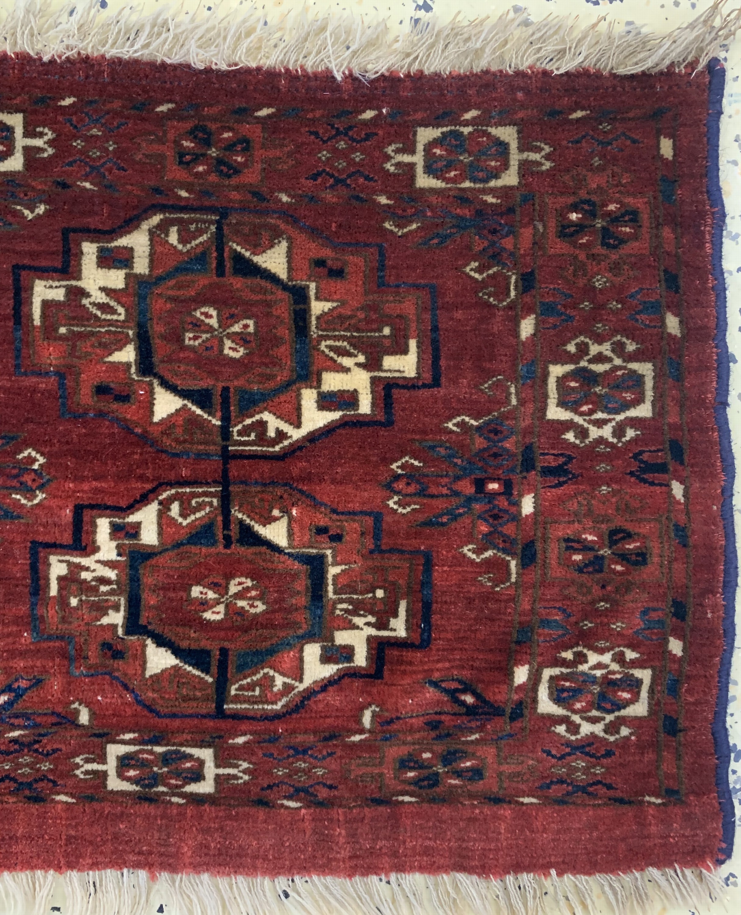 Detail a: Antiker Tekke"6 G l"Torba, Turkmenistan, Mitte 19.Jhd, Wolle auf Wolle, ca. 103 x 40 cm, EHZ: 3