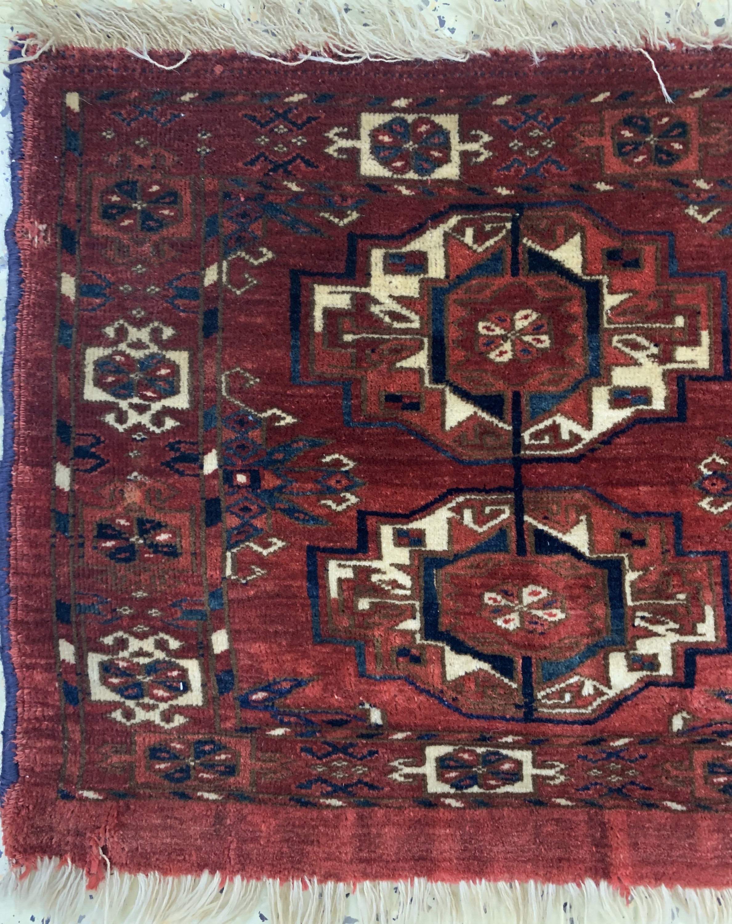 Detail c: Antiker Tekke"6 G l"Torba, Turkmenistan, Mitte 19.Jhd, Wolle auf Wolle, ca. 103 x 40 cm, EHZ: 3