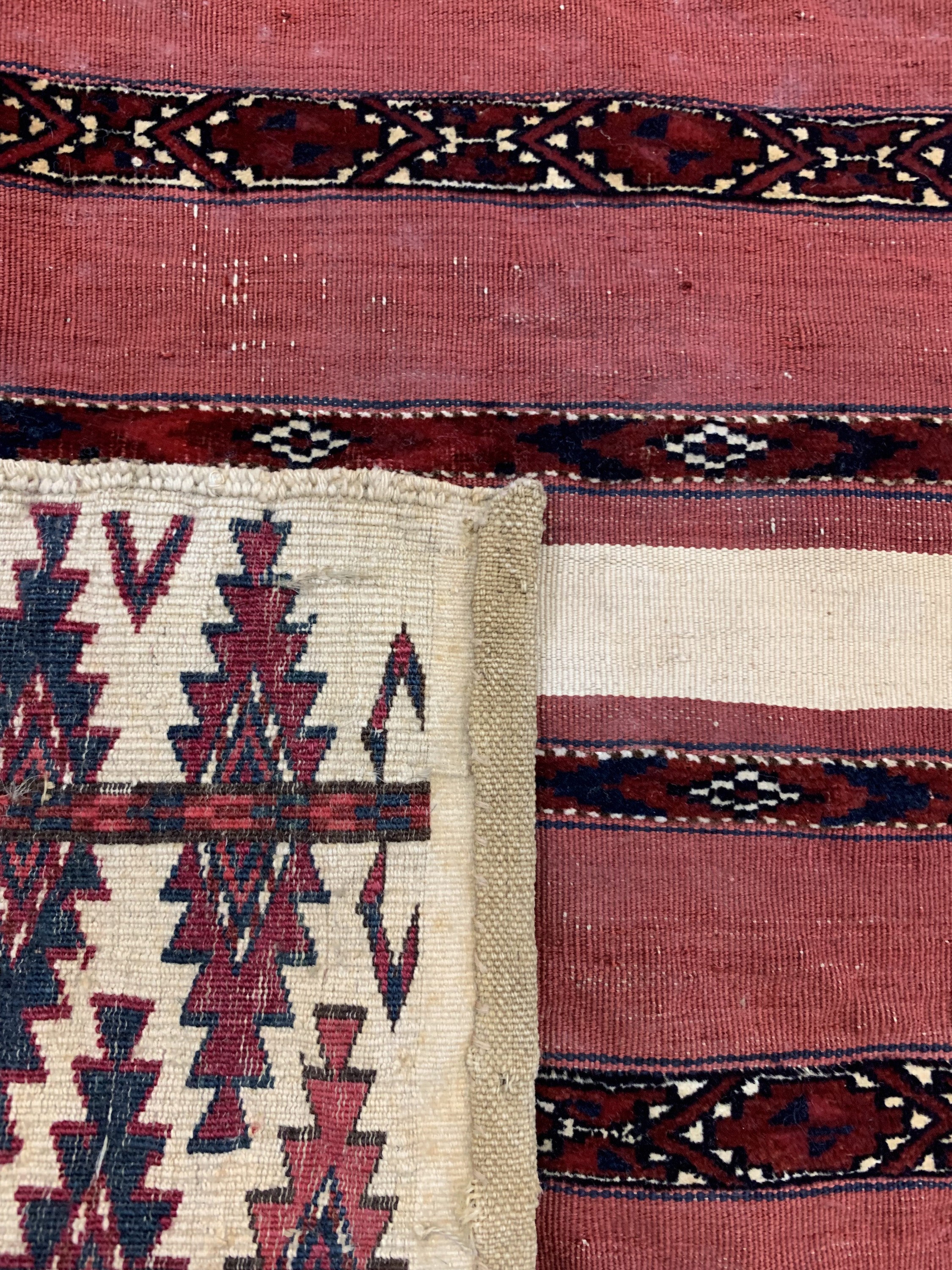 Detail d: Antiker Tekke"Ak-Tschowal", Sehr fein Turkmenistan, Ende 19.Jhd, Wolle auf Wolle, ca. 118 x 79 cm, EHZ: 2-3