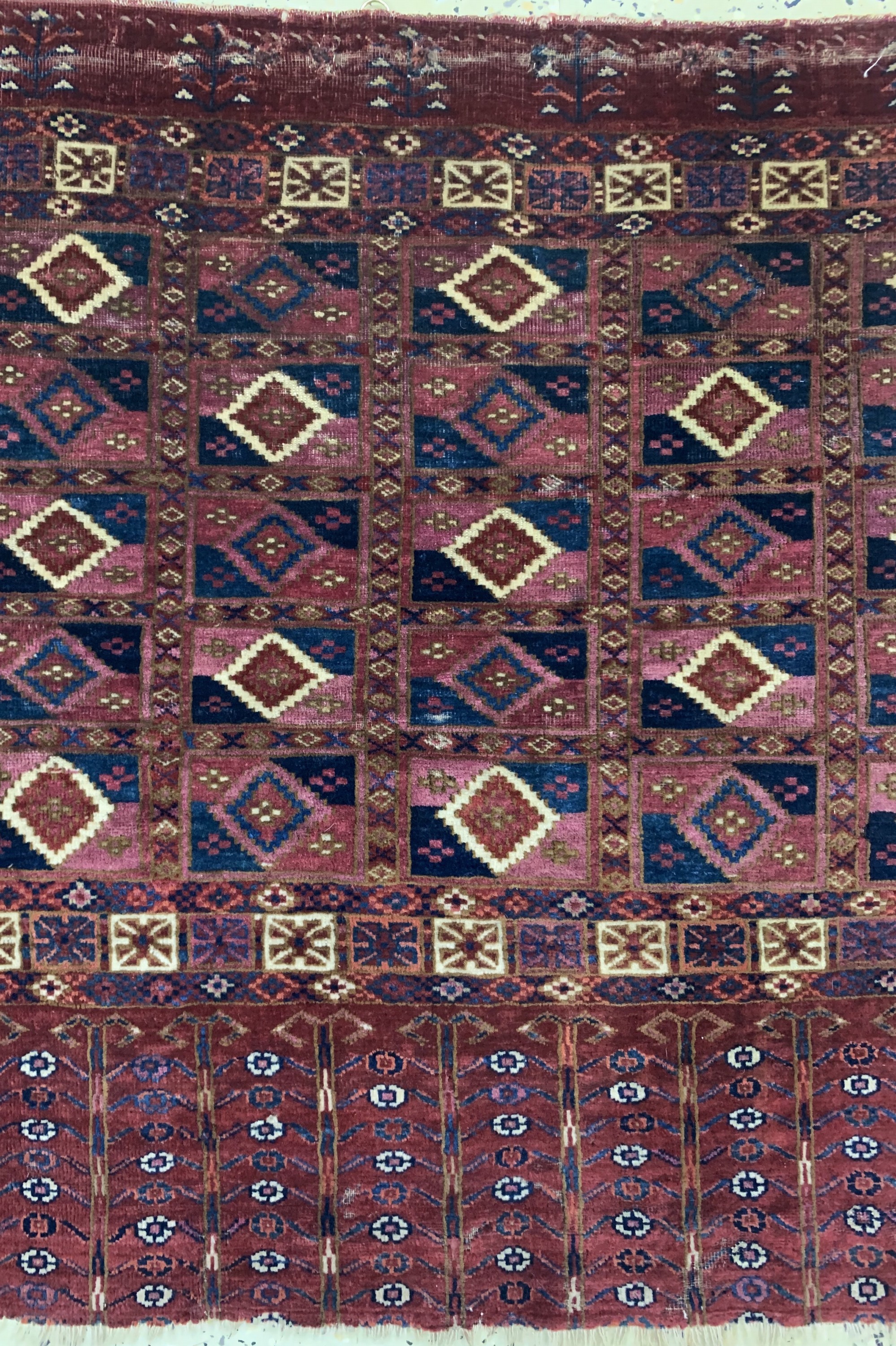 Detail b: Antiker Tekke Tschowal, Turkmenistan, 19.Jhd, Wolle auf Wolle, ca. 114 x 70 cm, EHZ:3, (alter Restaurierung)