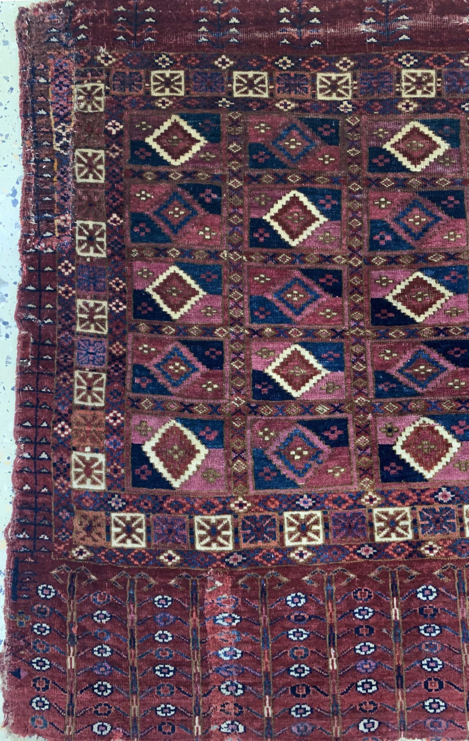 Detail c: Antiker Tekke Tschowal, Turkmenistan, 19.Jhd, Wolle auf Wolle, ca. 114 x 70 cm, EHZ:3, (alter Restaurierung)