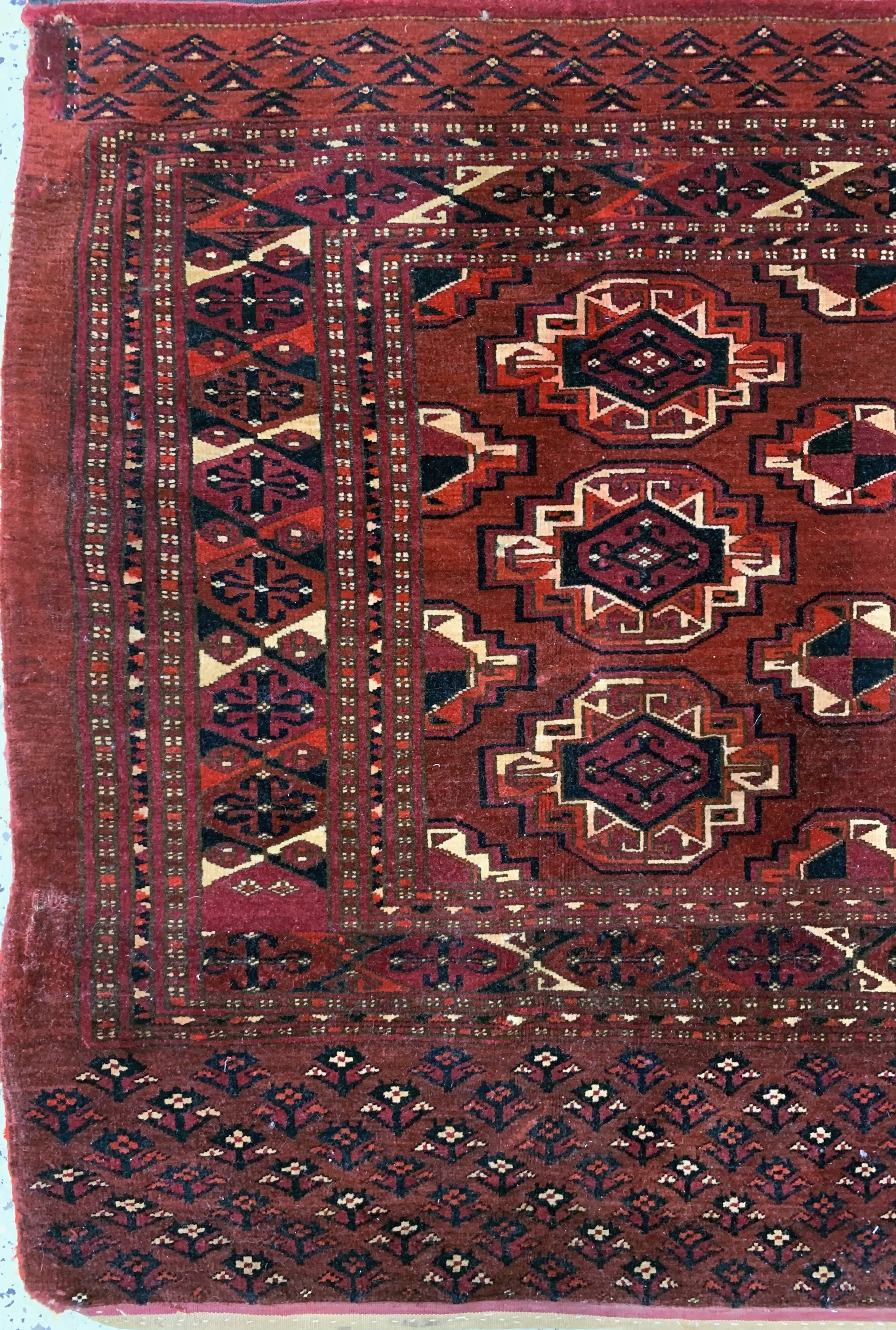 Detail a: Antiker Saryk Tschowal, Turkmenistan, um 1900, Wolle auf Wolle, ca. 152 x 97 cm, EHZ: 2-3, (alte Reparaturen)