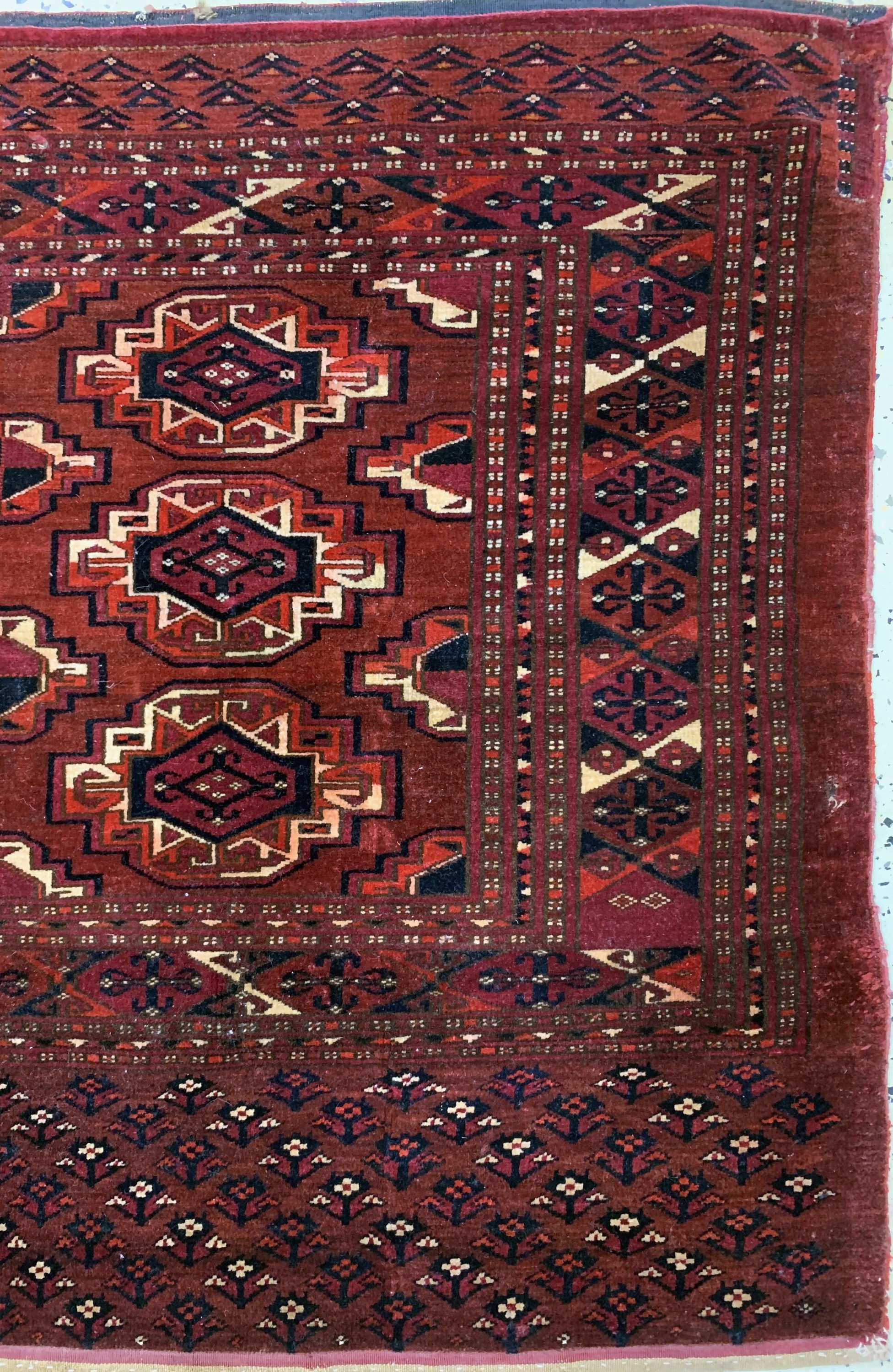 Detail c: Antiker Saryk Tschowal, Turkmenistan, um 1900, Wolle auf Wolle, ca. 152 x 97 cm, EHZ: 2-3, (alte Reparaturen)