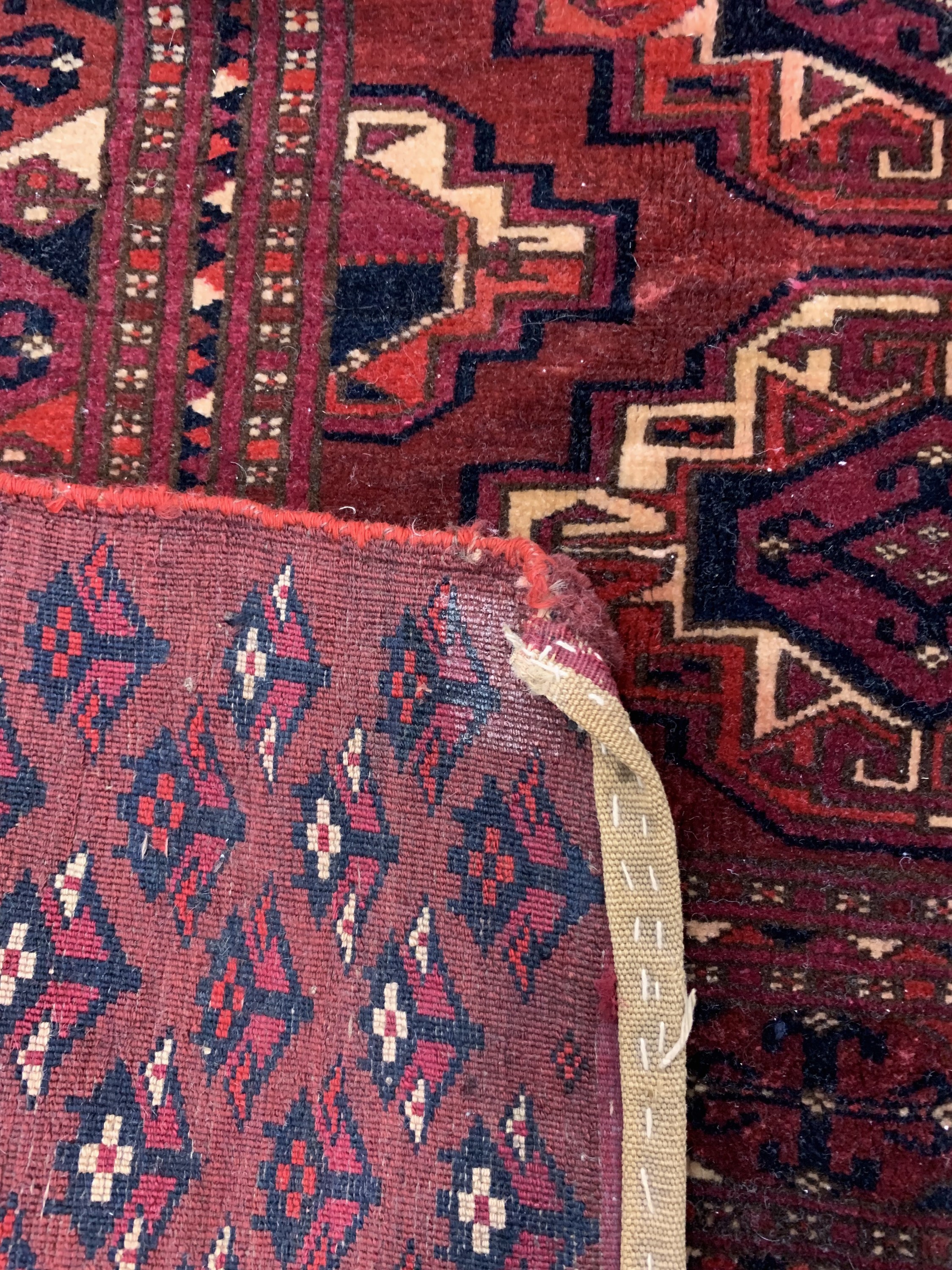 Detail d: Antiker Saryk Tschowal, Turkmenistan, um 1900, Wolle auf Wolle, ca. 152 x 97 cm, EHZ: 2-3, (alte Reparaturen)