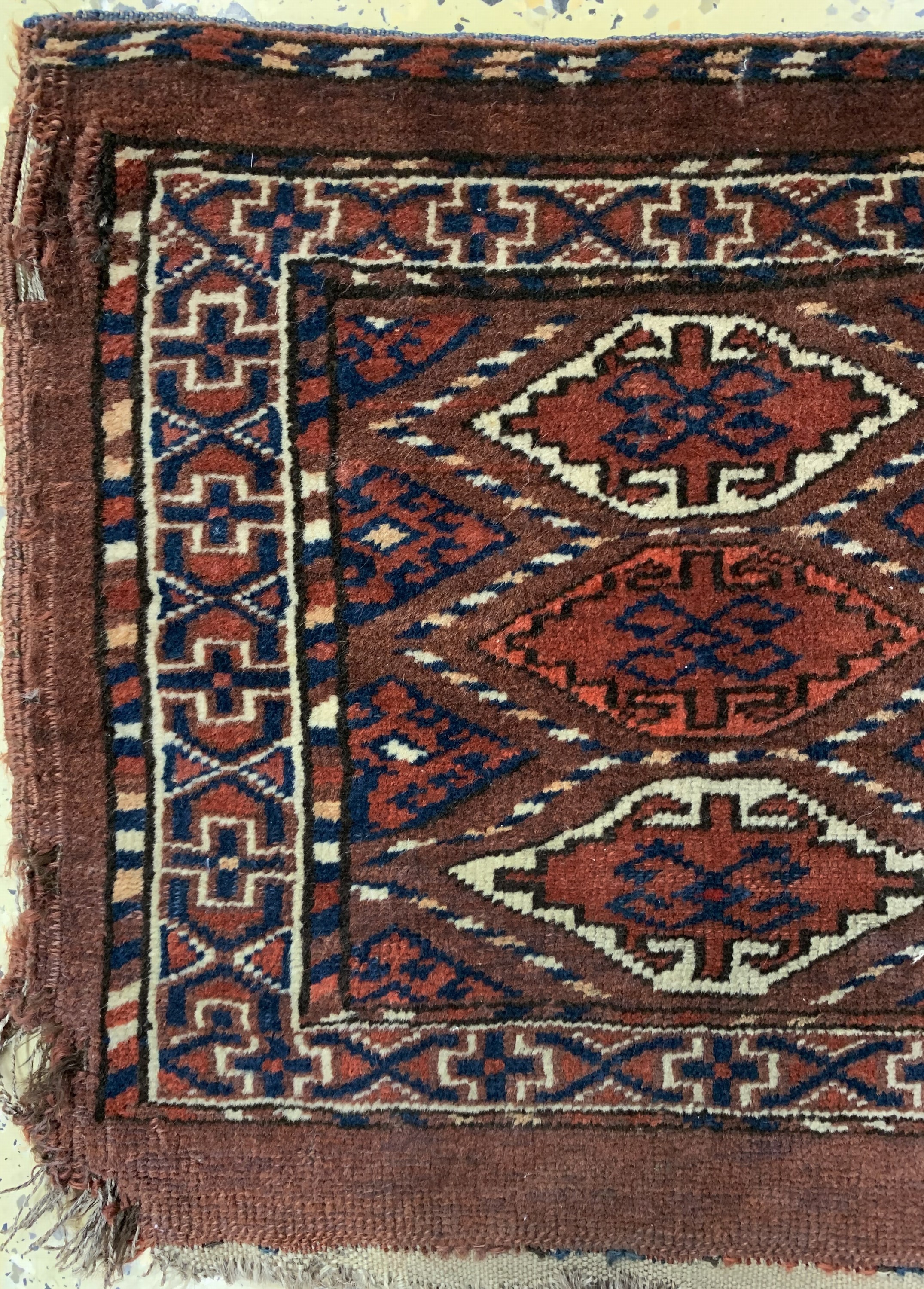 Detail a: Antiker Yumod Mafrasch, Turkmenistan, 19.Jhd, Wolle auf Wolle, ca. 84 x 43 cm, EHZ: 4, (mehrere Risse)