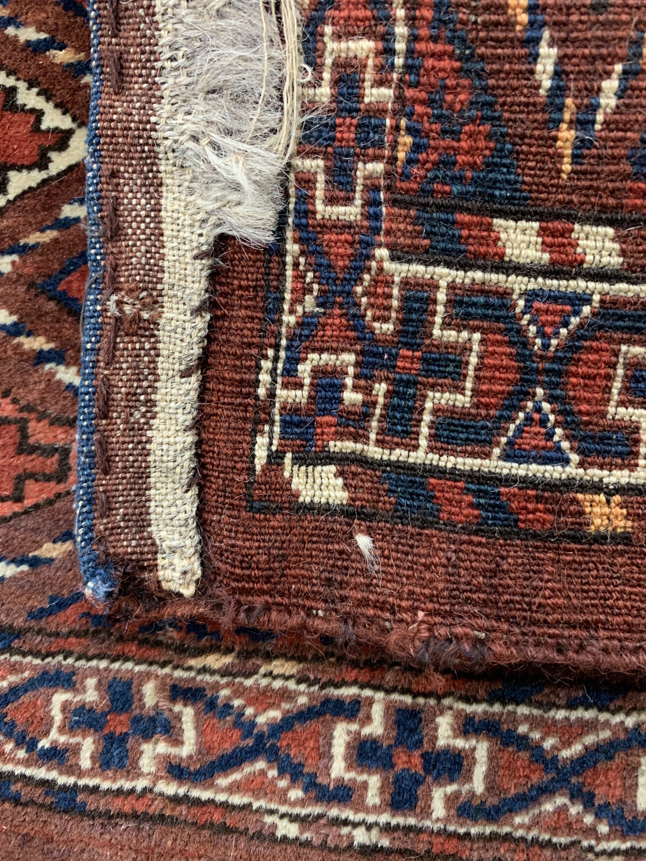 Detail d: Antiker Yumod Mafrasch, Turkmenistan, 19.Jhd, Wolle auf Wolle, ca. 84 x 43 cm, EHZ: 4, (mehrere Risse)