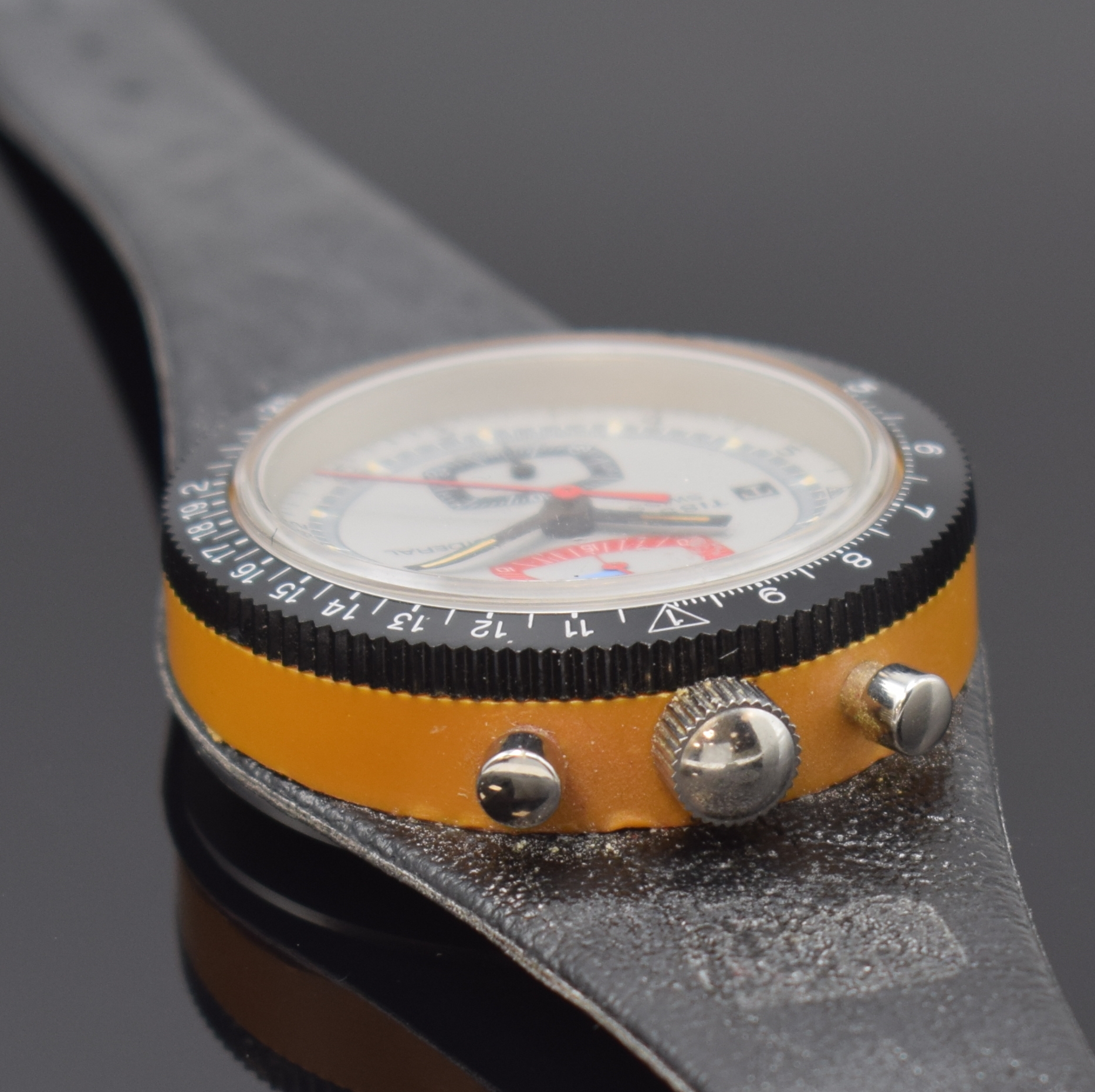 Detail b: TISSOT SIDERAL Herrenarmbanduhr mit Chronograph, Schweiz um 1968, pultförmiges Monocoque Fiberglas-Geh. inkl. integr. orig. Lederband m. Dornschl., ...