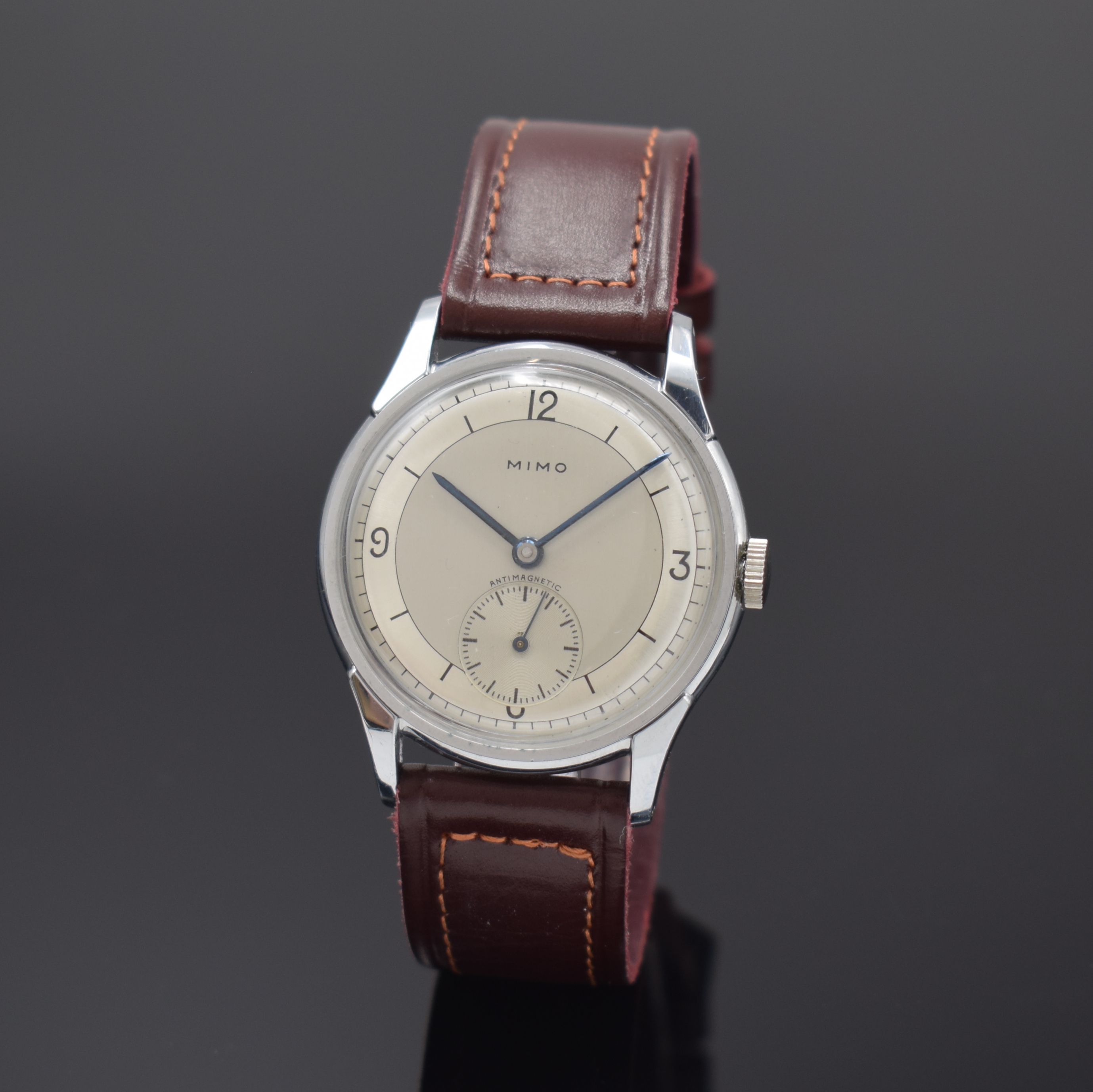 MIMO nahezu neuwertige Herrenarmbanduhr, Handaufzug, Schweiz um 1945, verchr. Geh., Edelstahlboden aufgedr., silb. Duoton- Zifferbl., gebl. Zeiger, ...