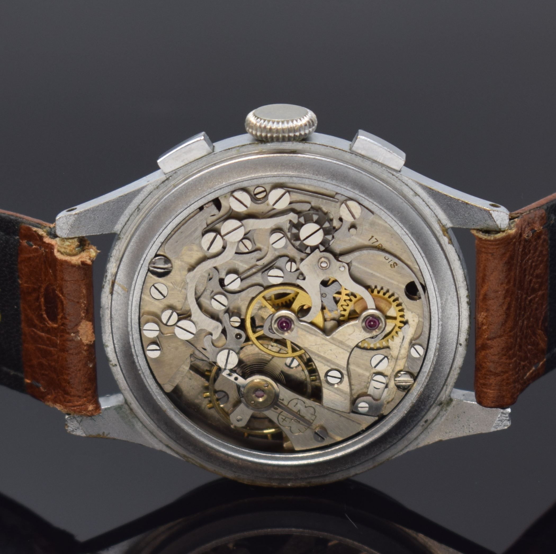 Detail d: GALLET Schaltradchronograph, Handaufzug, Schweiz um 1940, Metall verchr., Edelstahlboden u. Glasrand aufgedr., zweifarbiges meist kupferfarb. ...